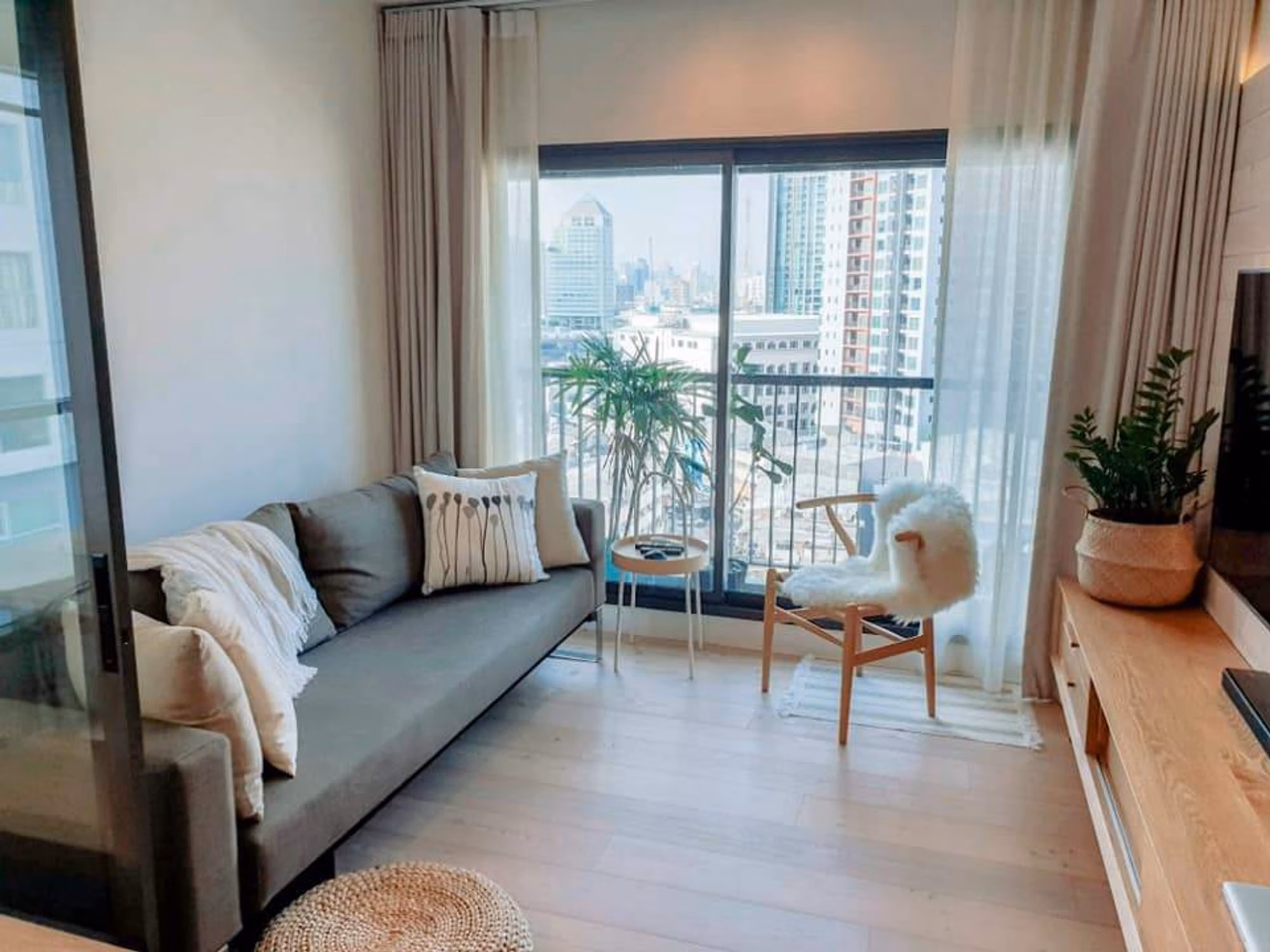 1 Bed Condo for Sale in Phra Khanong - Image 1