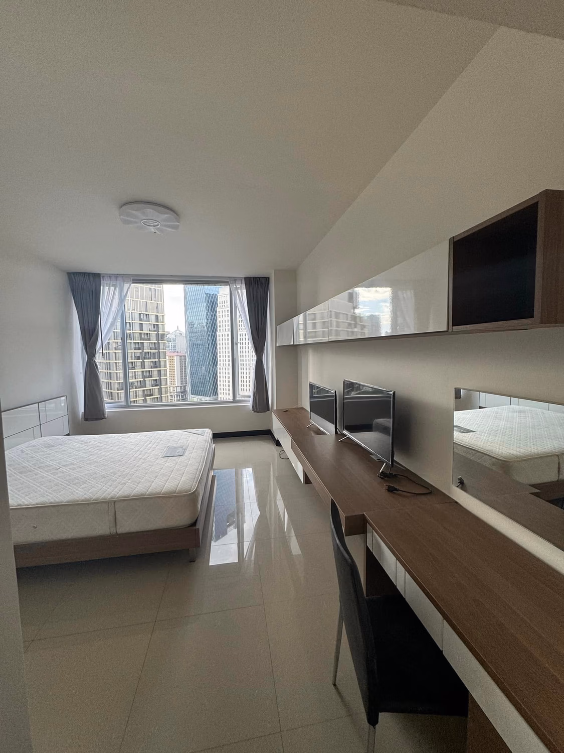 2 Bed Condo for Rent in Pathum Wan - Image 9