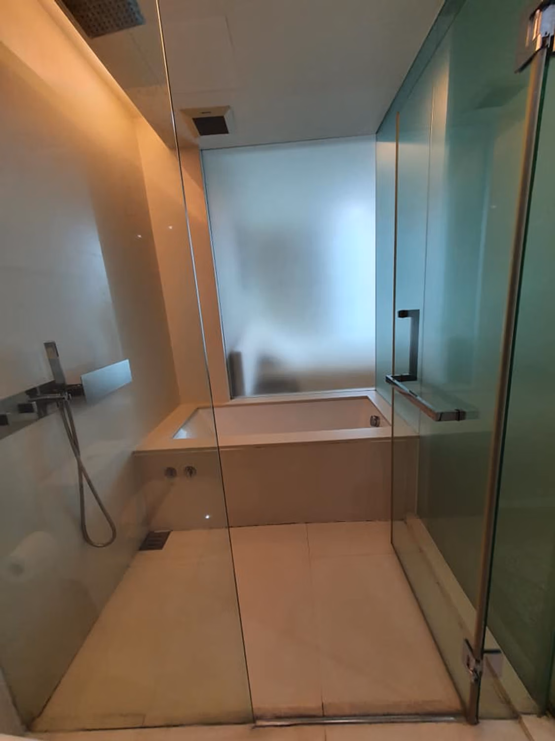 The Room Sukhumvit 21 - Image 16