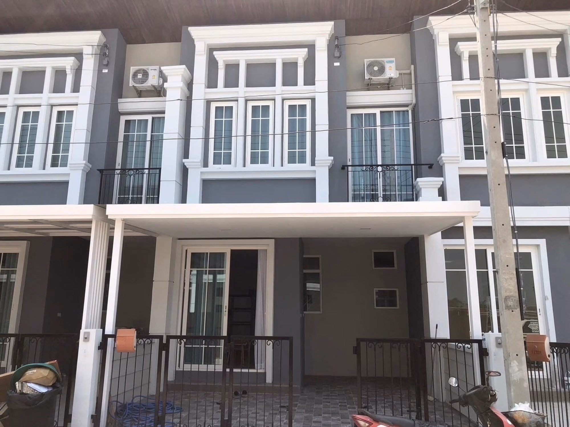 Townhouse for Rent at Golden Town RuamChok - Image 1