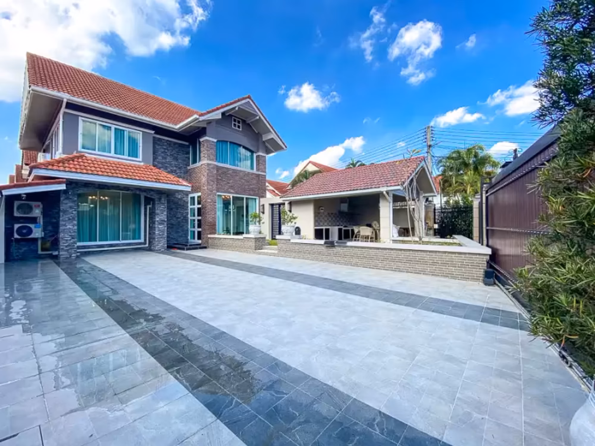 4 Bedroom House - Image 11