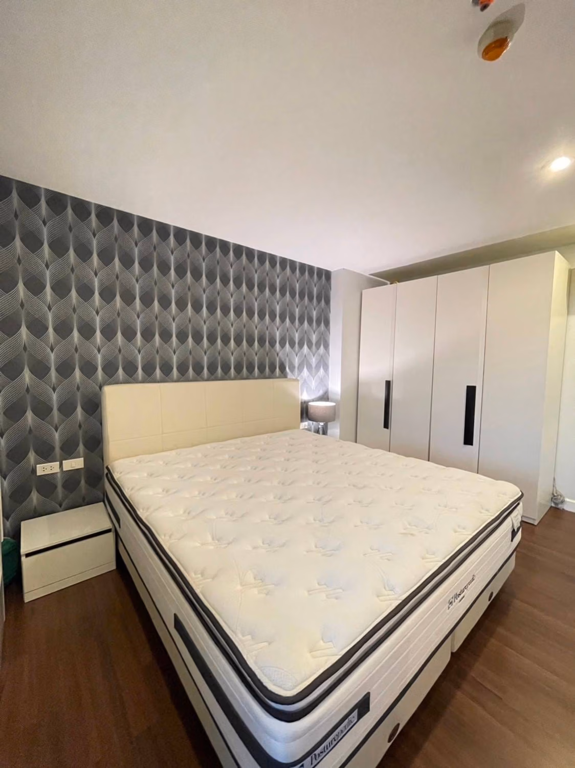 Condo - Image 3
