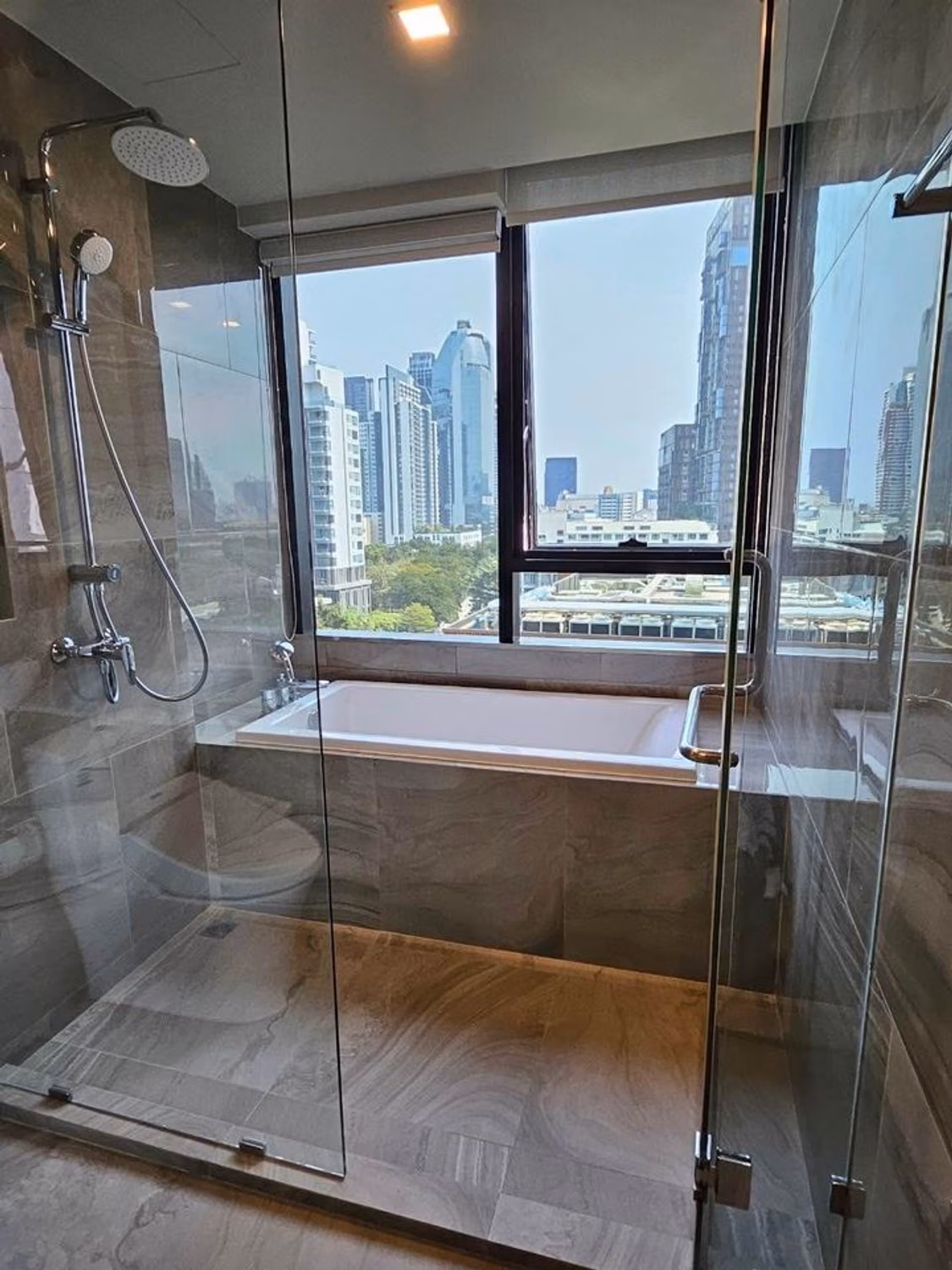 2 Bed Condo for Rent in Khlong Toei - Image 9