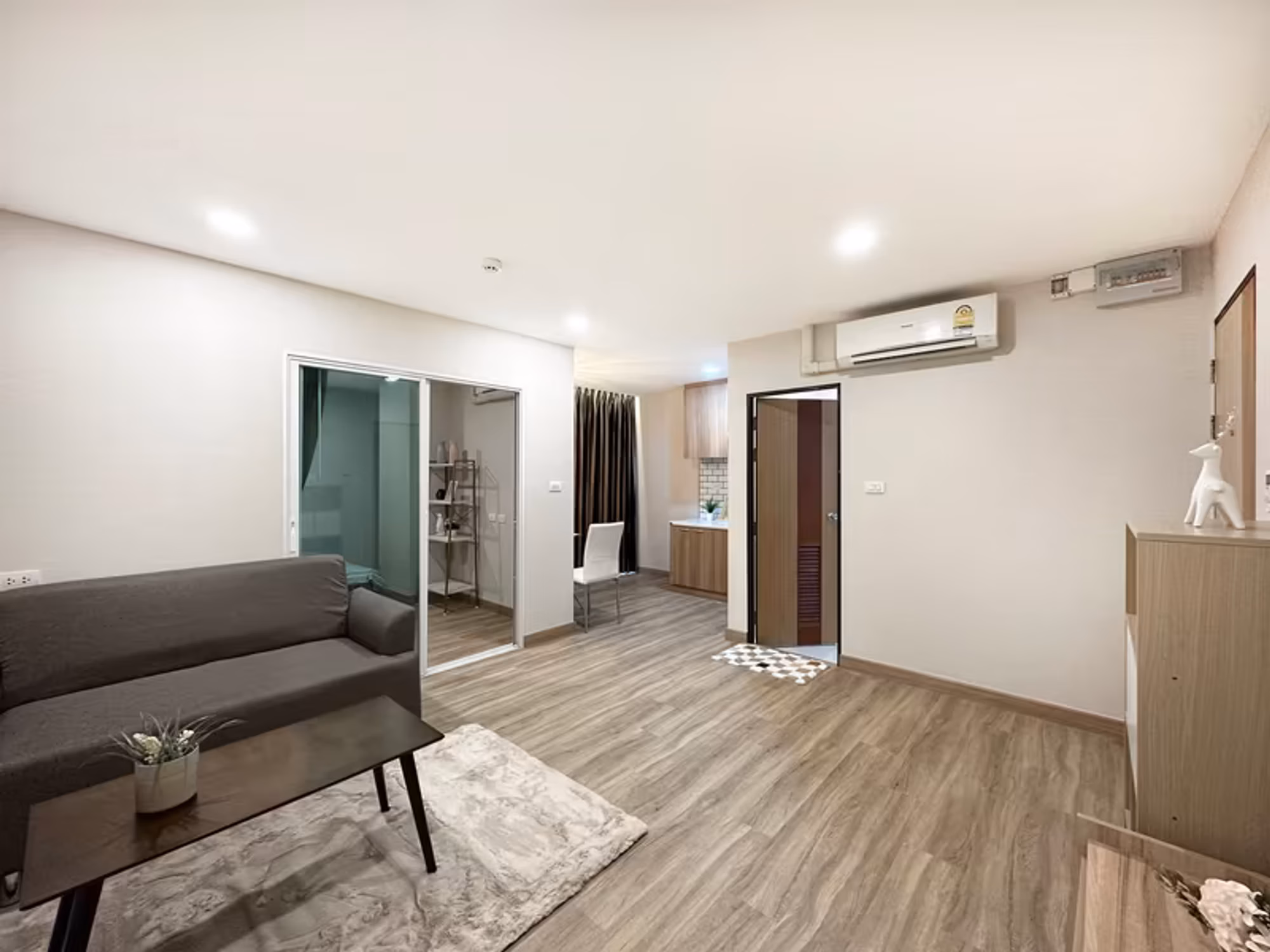 1 Bedroom Condo - Image 4