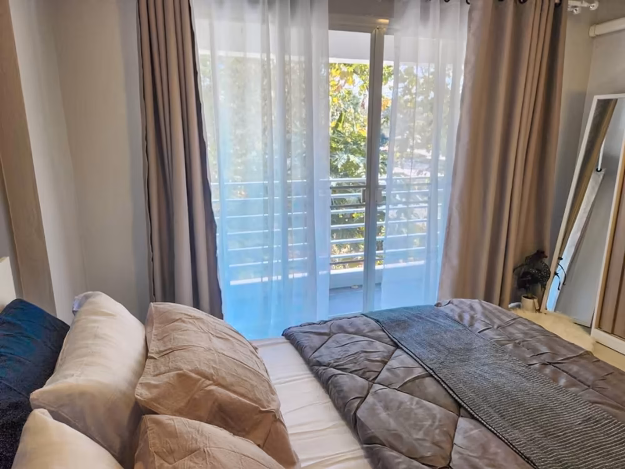 Condo - Image 6