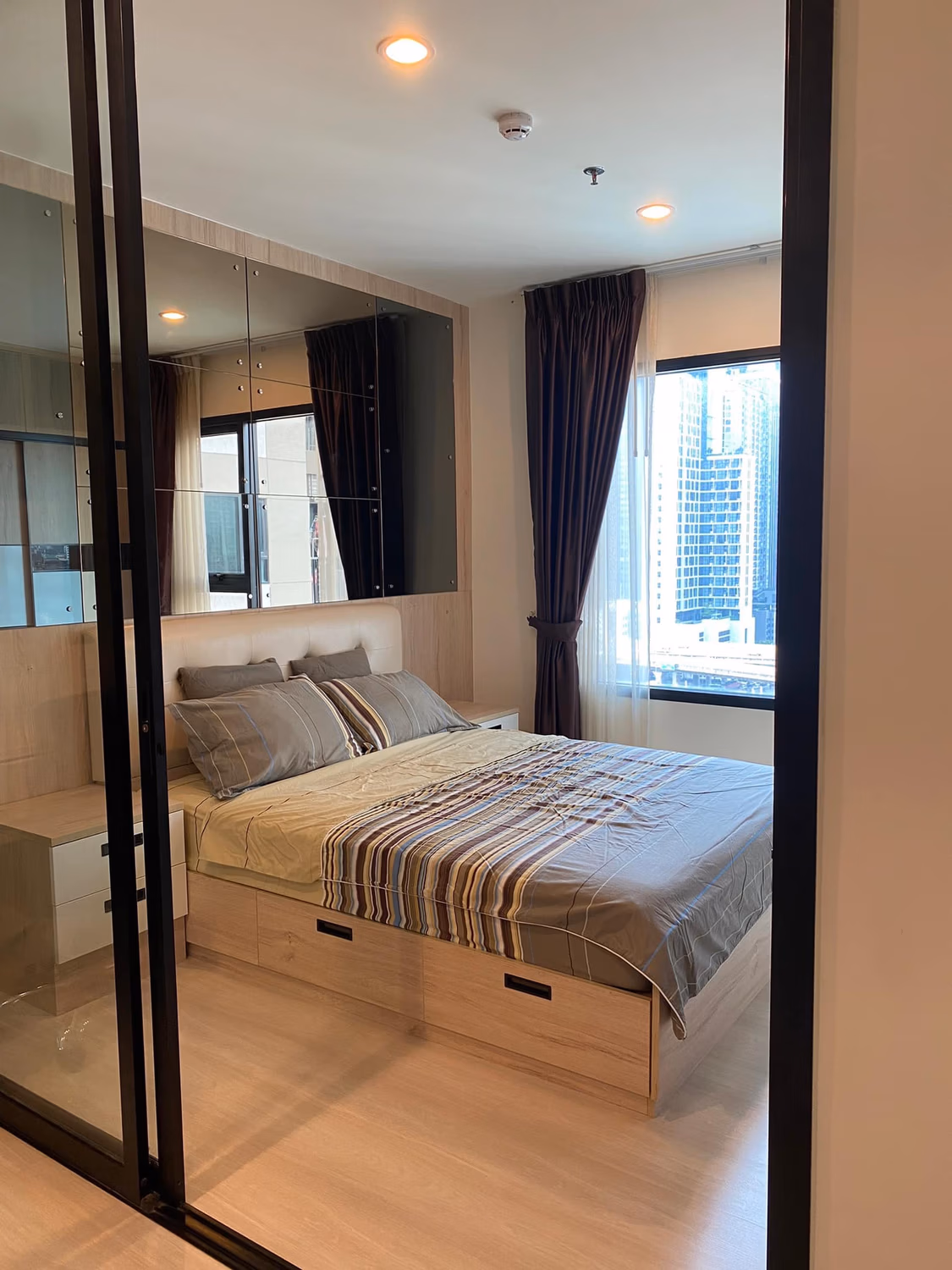 Condo for Rent at Life Asoke - Image 9