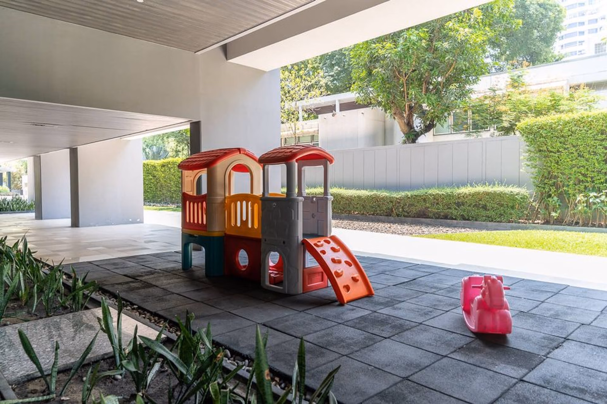 Condo - Image 11