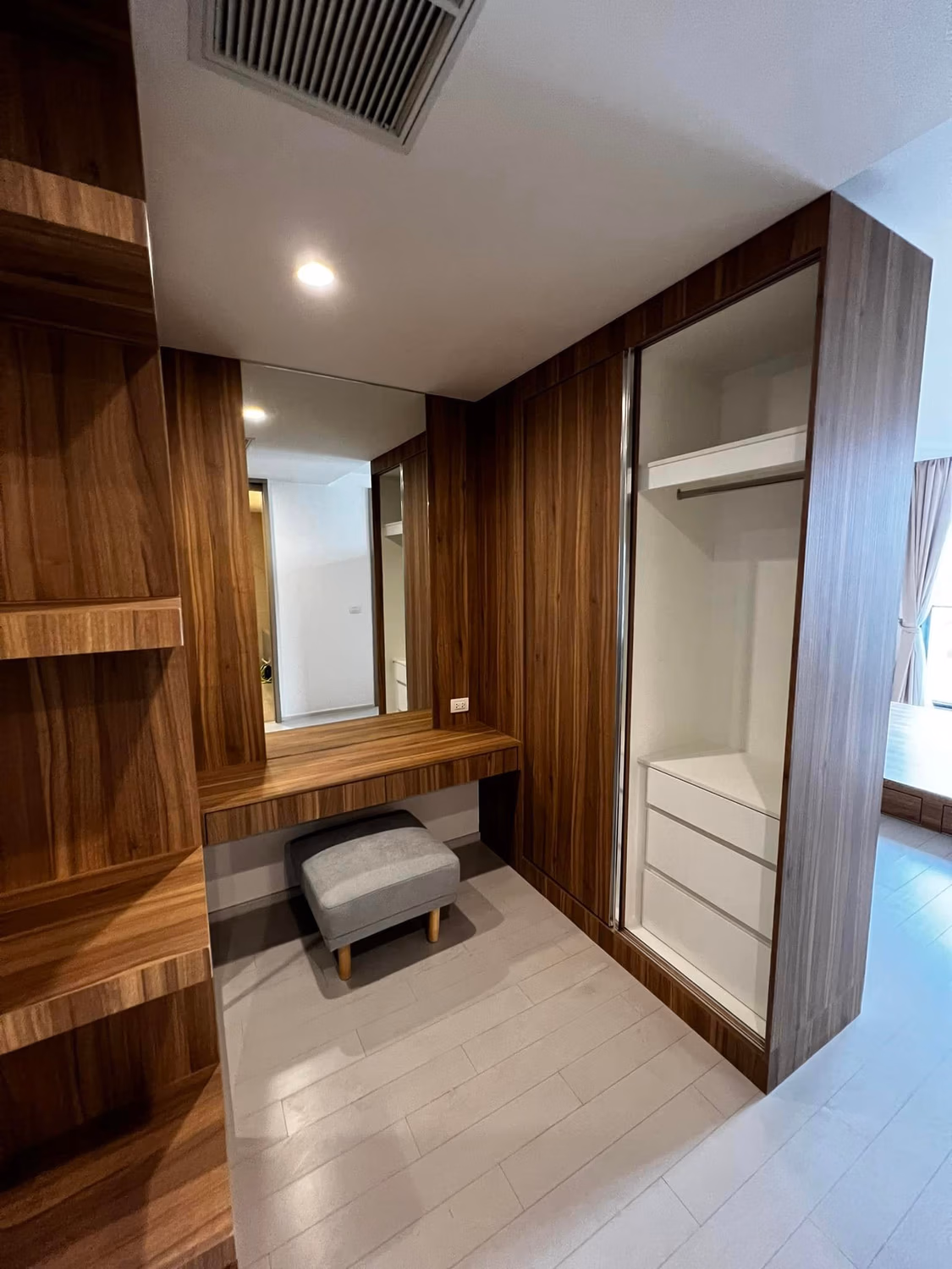 2 Bed Condo for Rent Near Phloen Chit BTS - Image 4