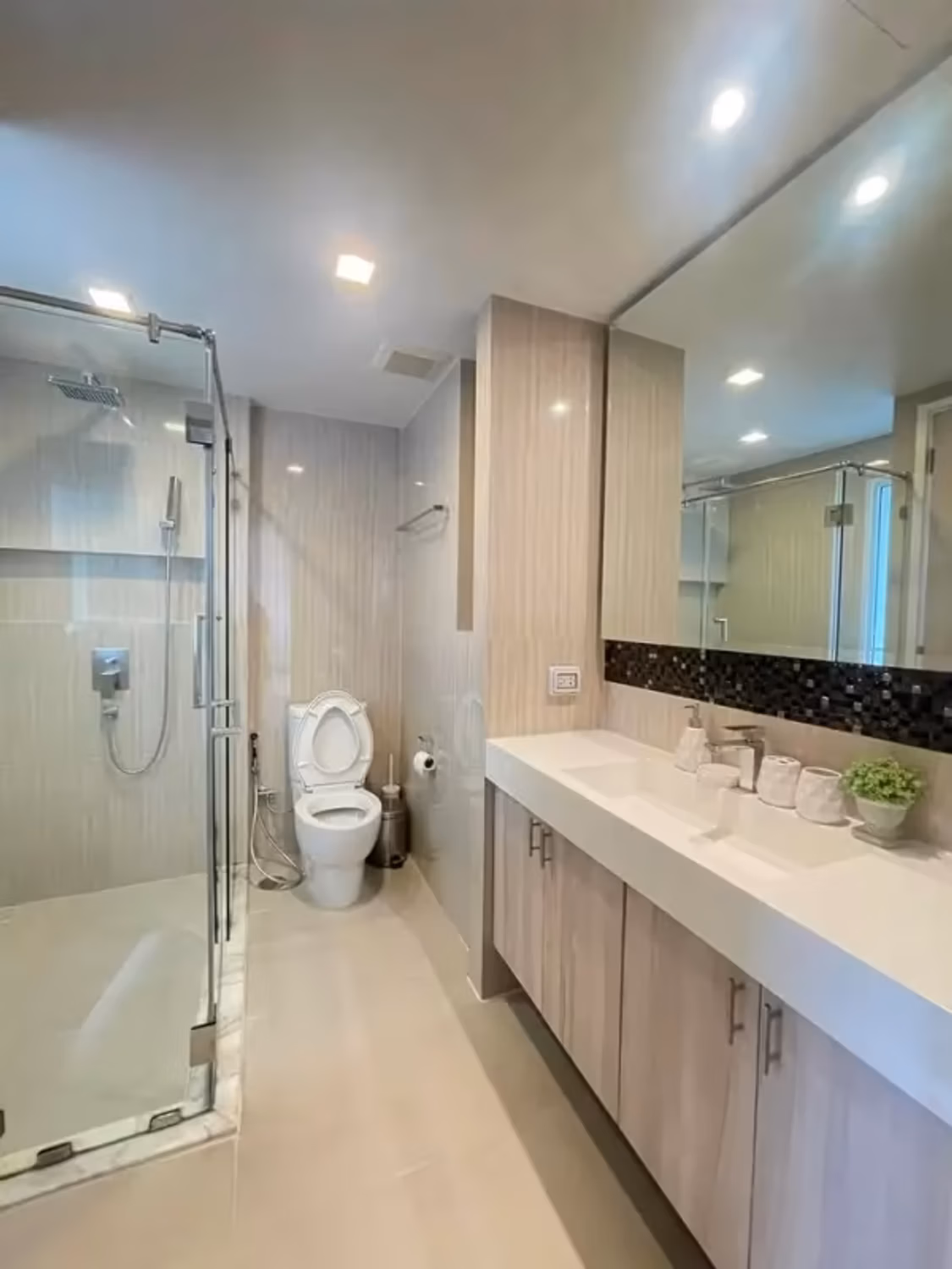 1 Bedroom Condo for Rent at Downtown 49 - Image 11