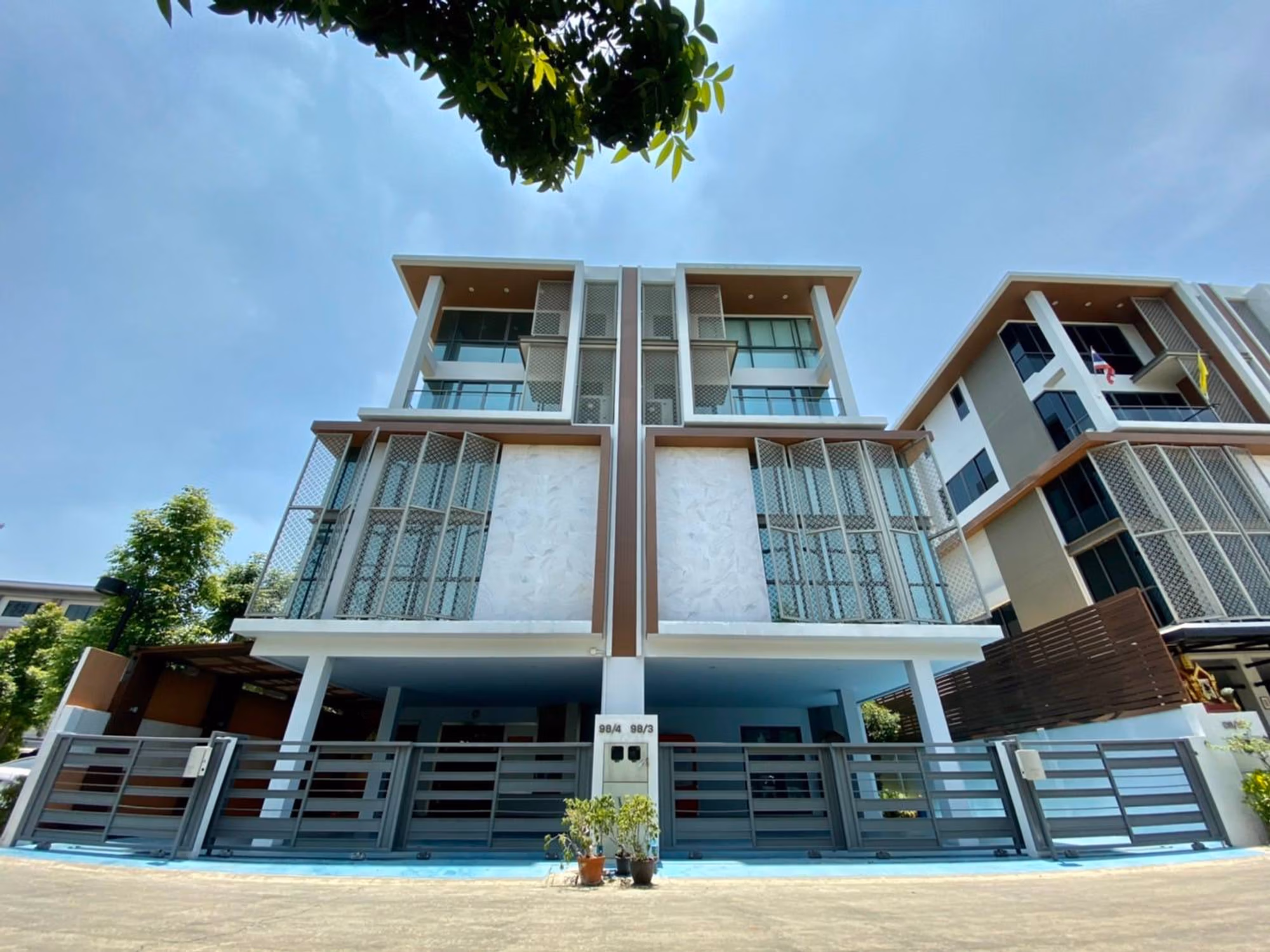 undefined Bed Townhouse for Sale in Yan Nawa - Image 1