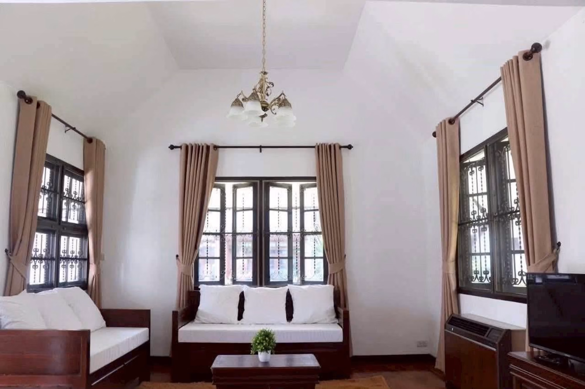 Detached House - Image 3