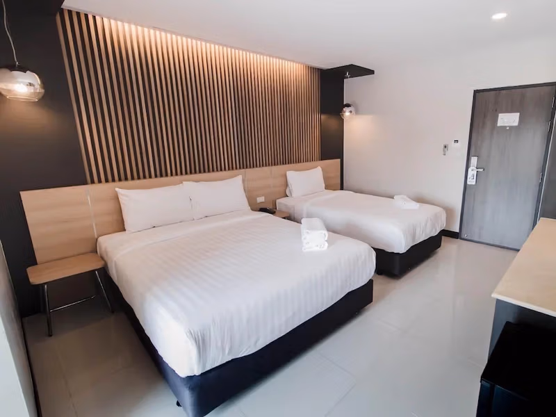77 Bed Commercial for Rent in Huai Khwang