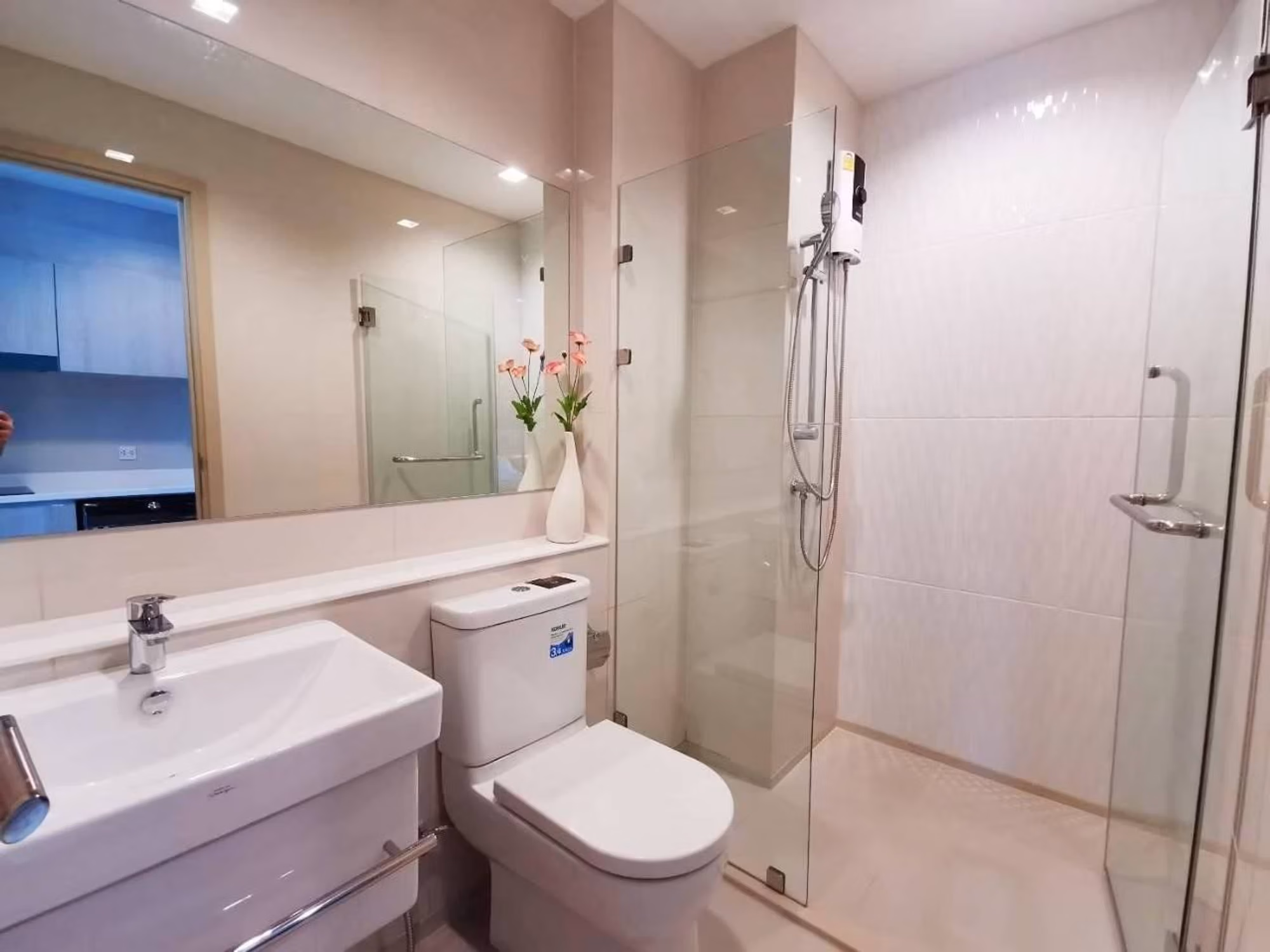 Studio Condo for Rent  Near Phloen Chit BTS - Image 11