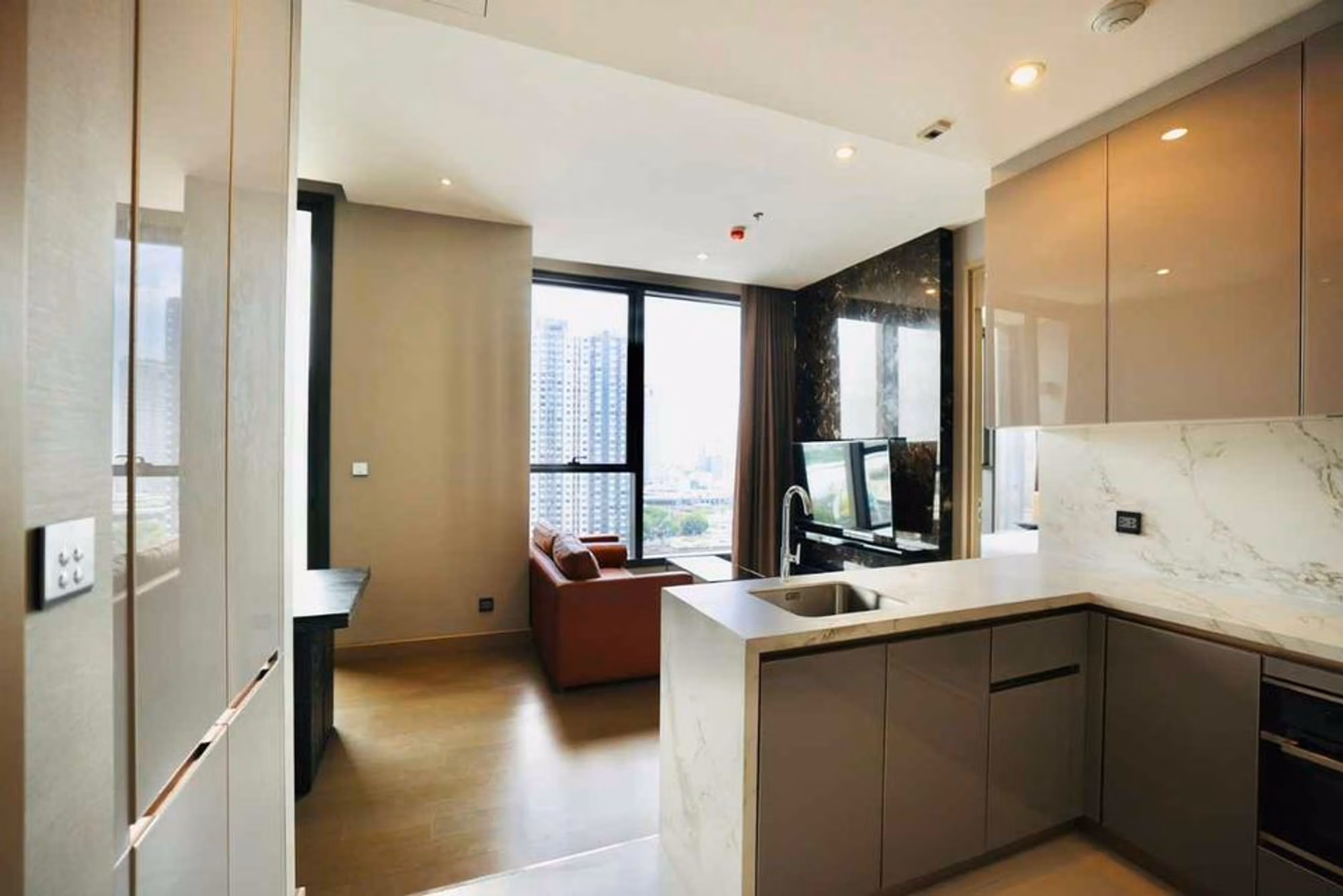 1 Bed Condo for Rent in Huai Khwang - Image 2
