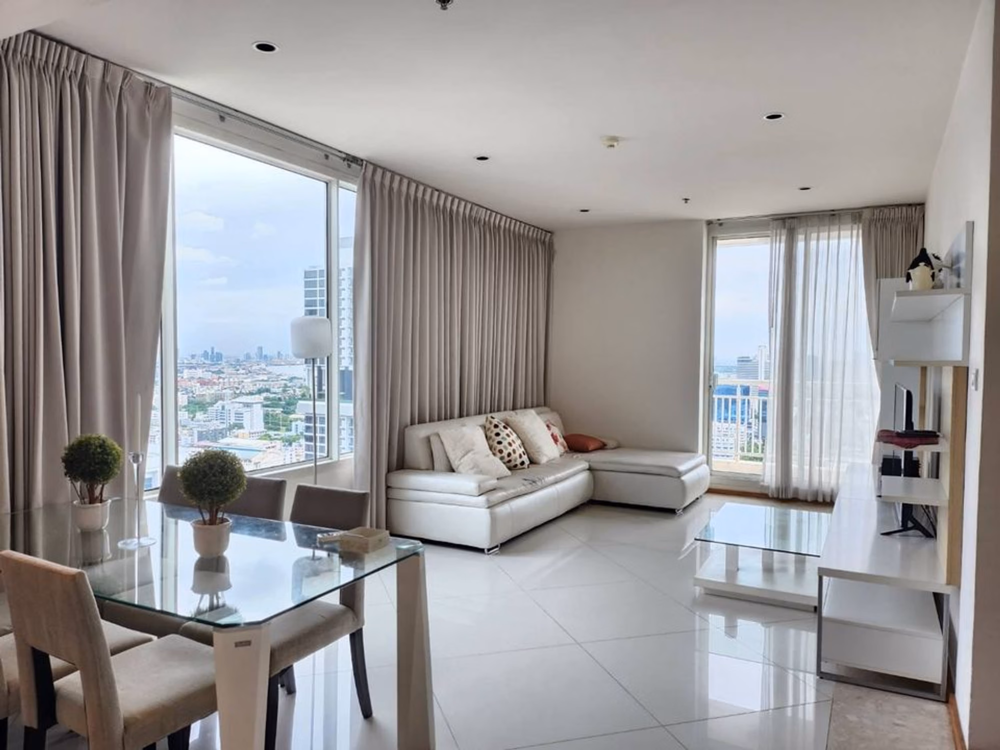3 ห้องนอน Condo สำหรับ จำหน่าย ใน สาทร - Image 1
