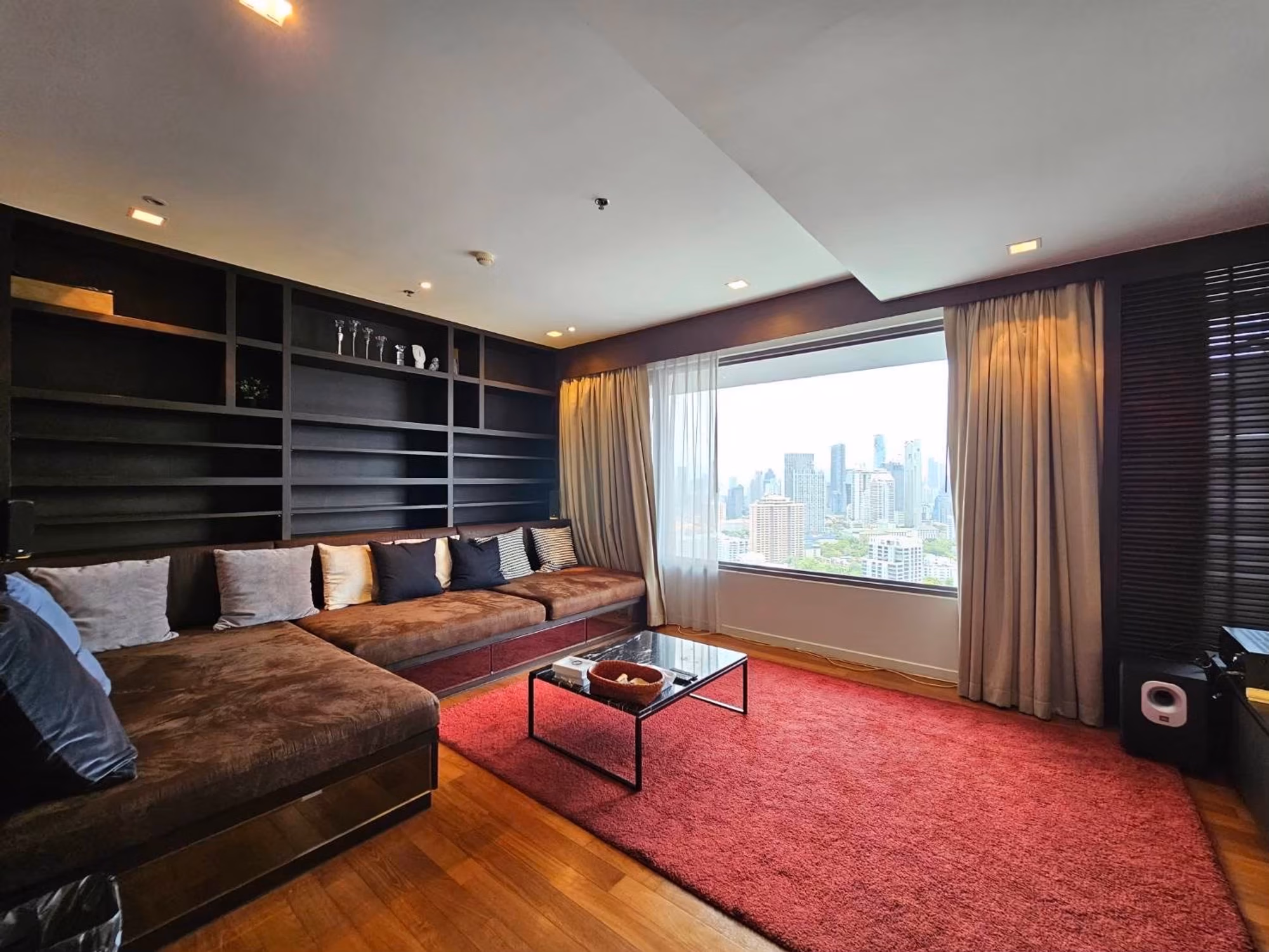 1 Bed Condo for Rent and Sale in Sathon - Image 1