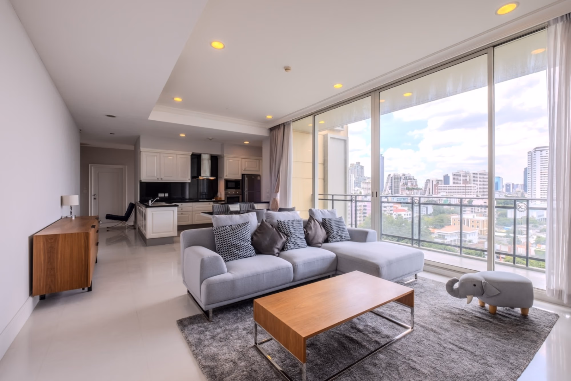 2 Bed Condo for Sale  Near Sukhumvit MRT - Image 1
