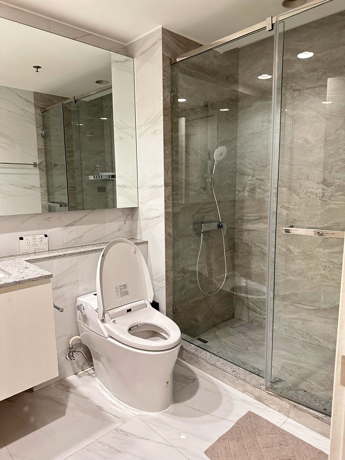3 Bed Condo for Rent  Near Ekkamai BTS - Image 4