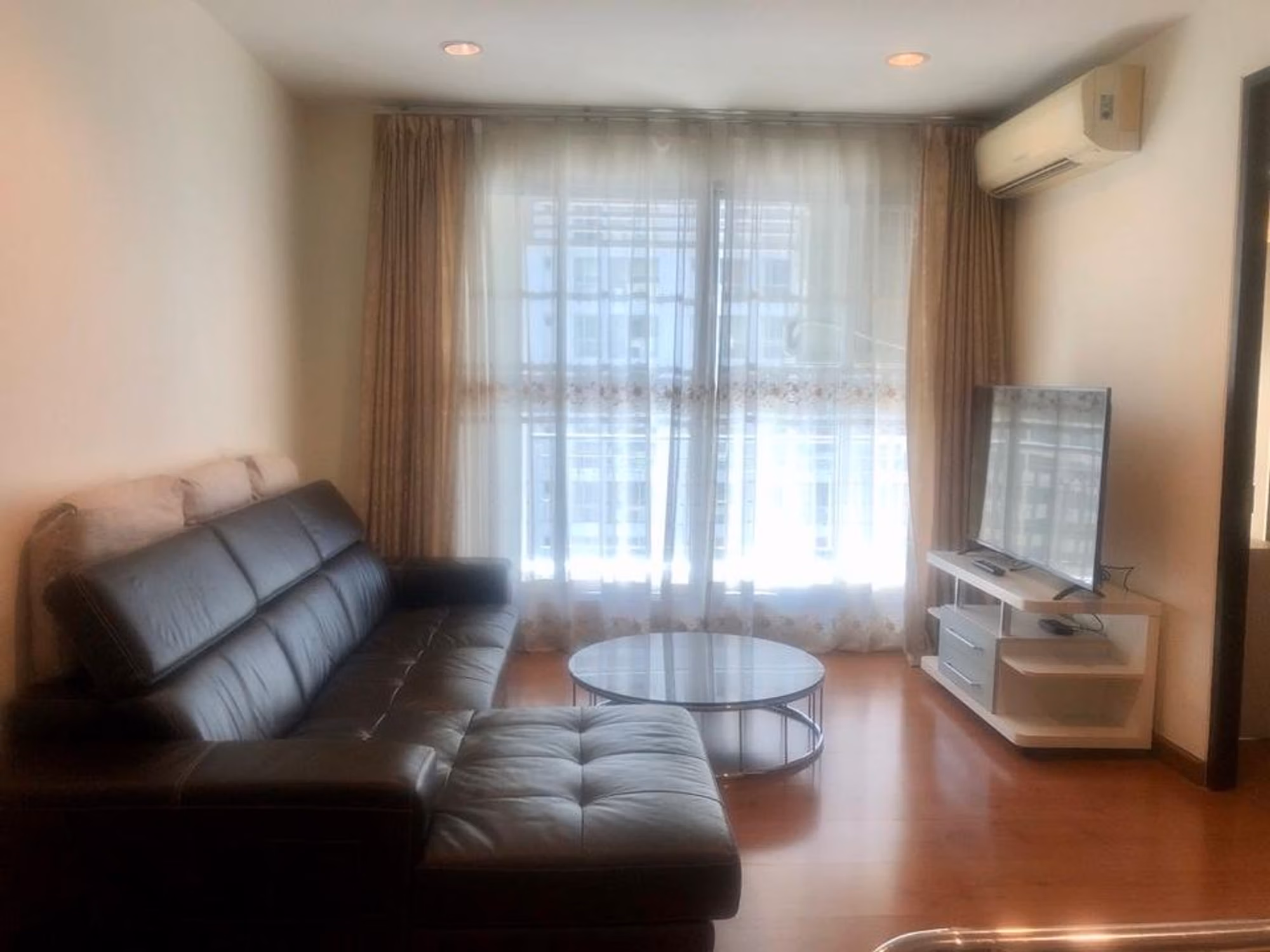 2 Bed Condo for Rent and Sale in Ratchathewi - Image 1