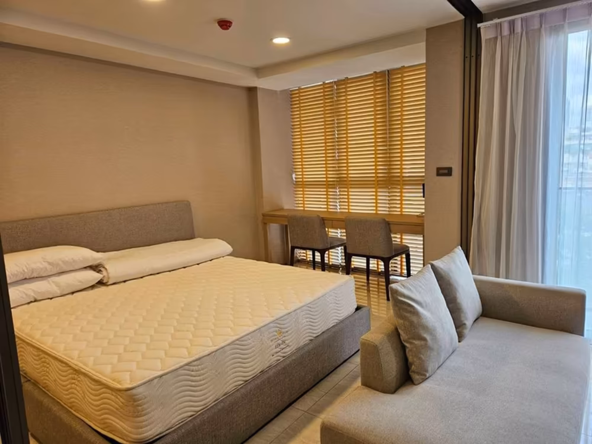 Condo for Rent at Walden Asoke - Image 4