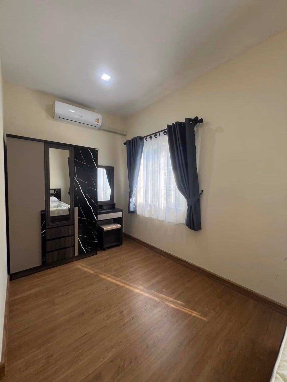 Townhouse for Rent at Golden Town RuamChok - Image 8