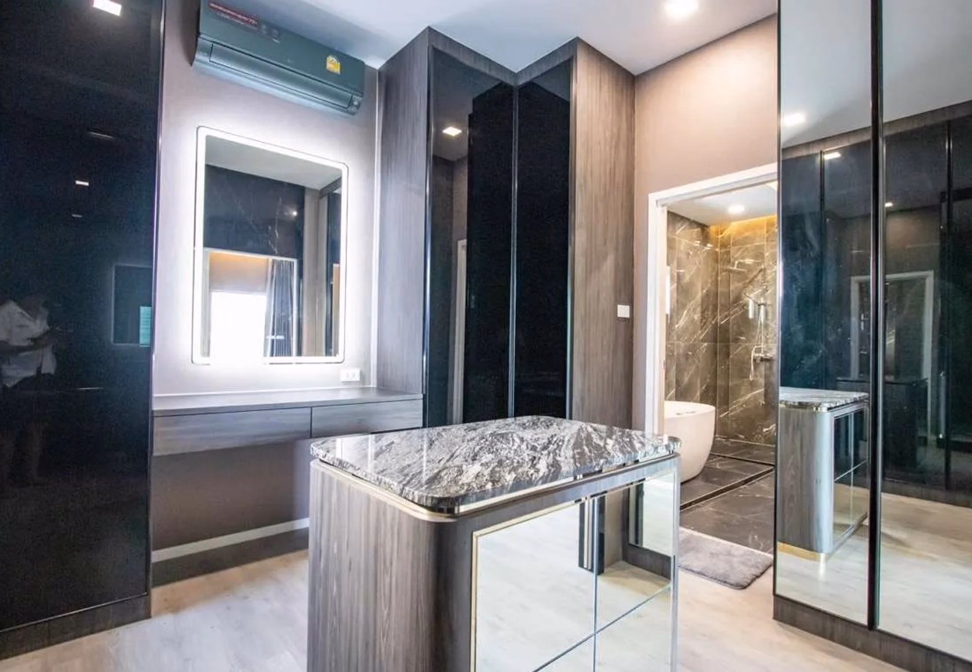 4 Bed House for Sale in San Kamphaeng - Image 4