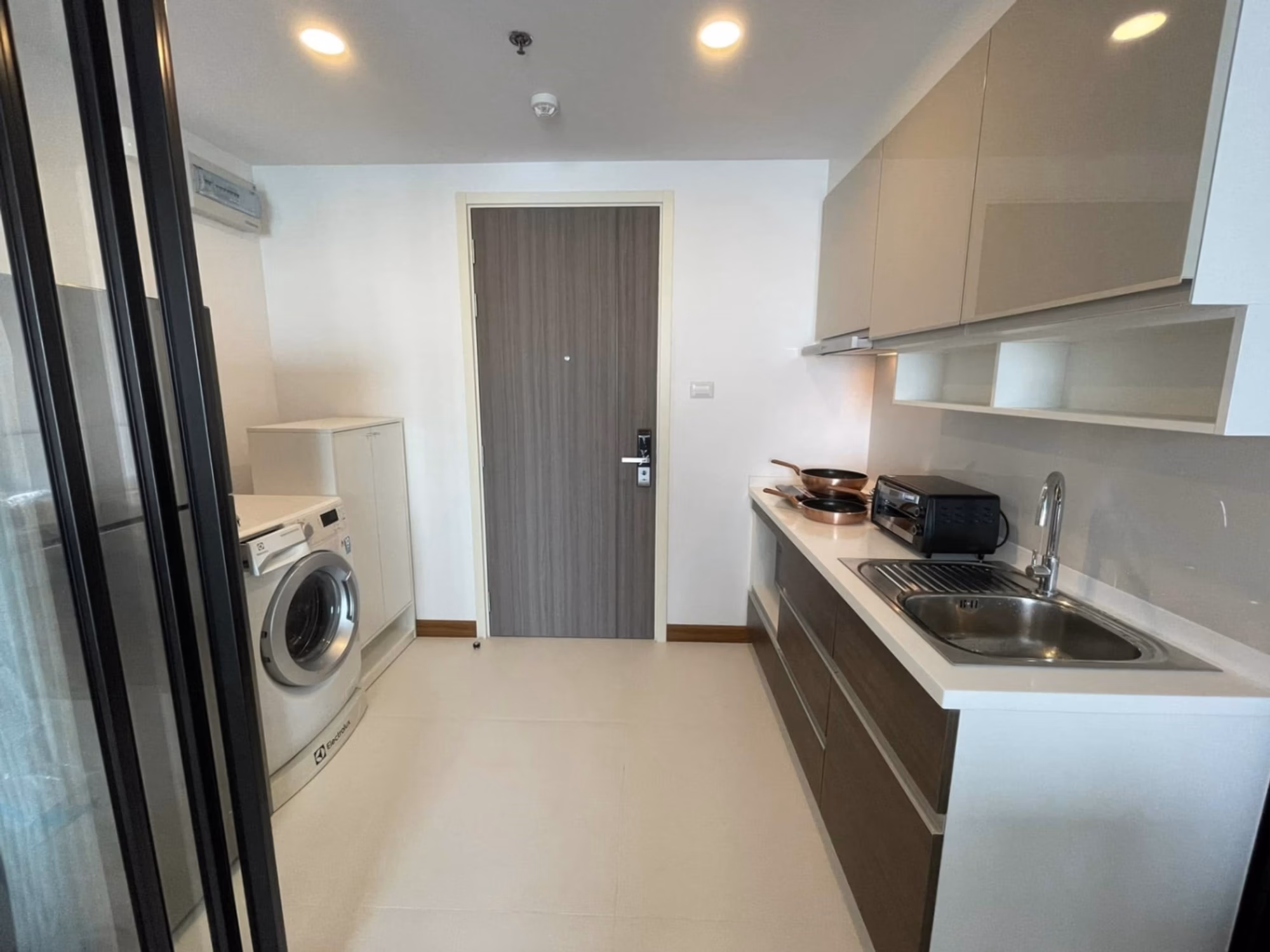 1 Bed Condo for Rent in Khlong San - Image 2