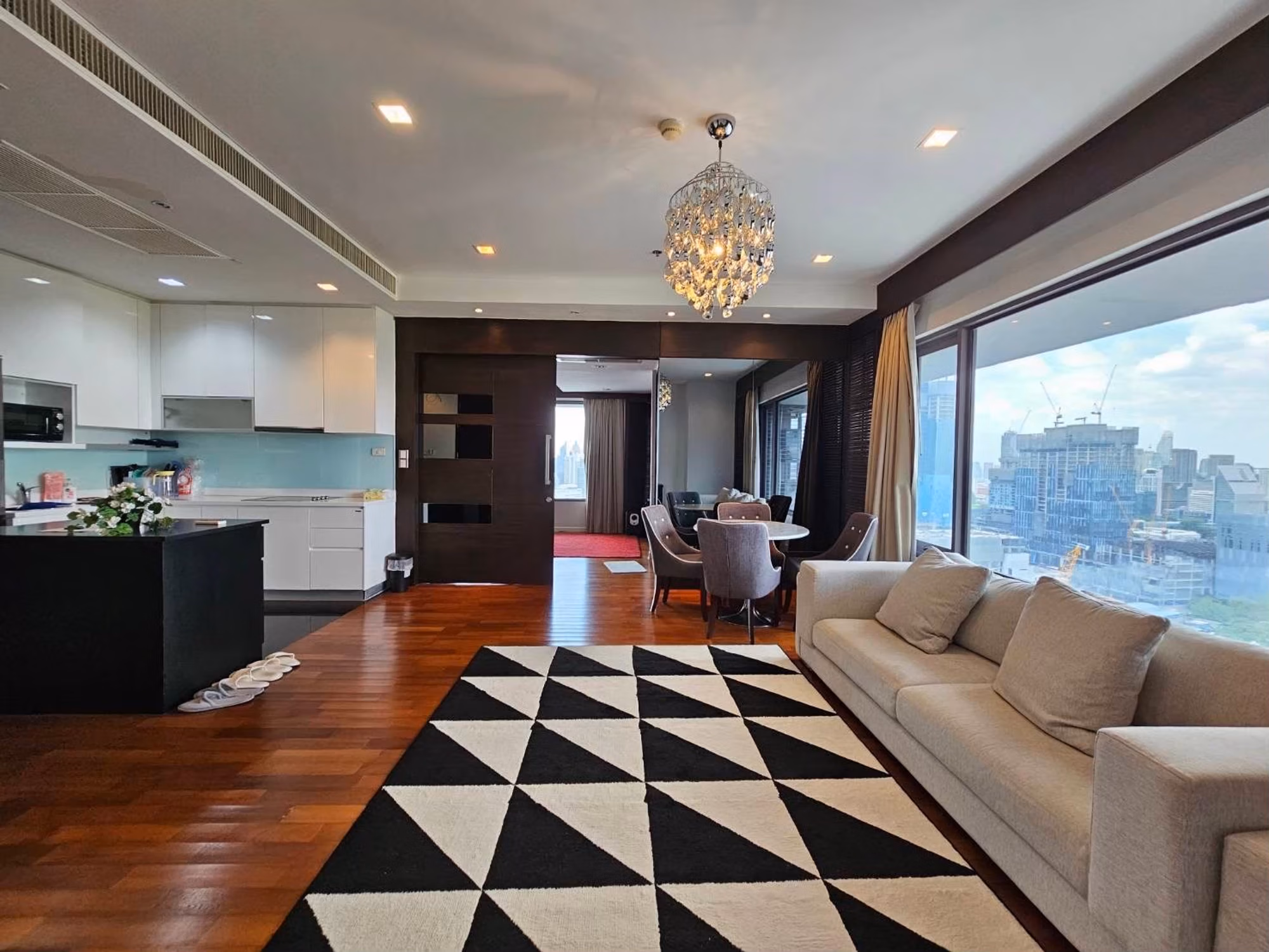1 Bed Condo for Rent and Sale in Sathon - Image 4