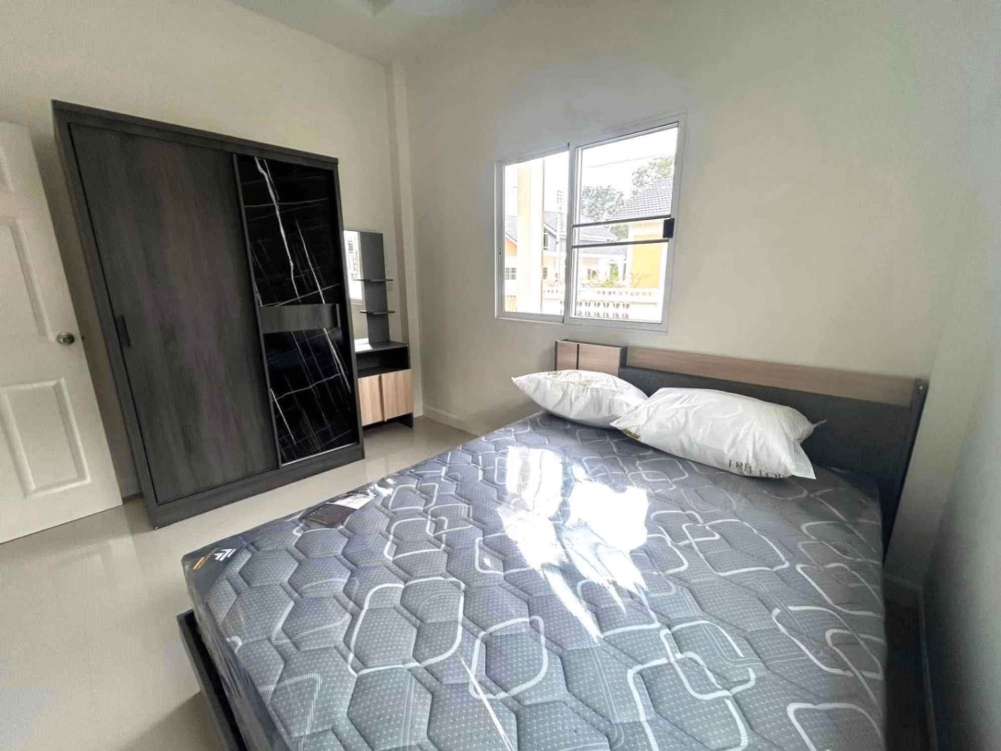 3 Bed House for Rent in Hang Dong - Image 11