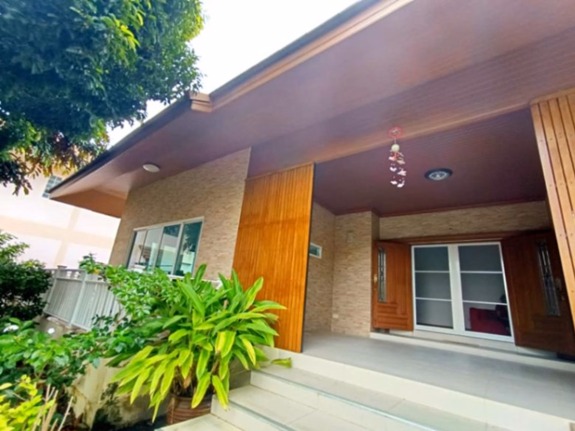 4 Bed House for Rent in Mueang Chiang Mai - Image 1