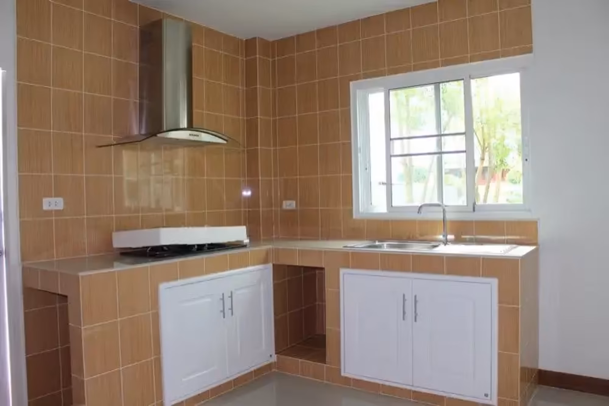 4 Bedroom House - Image 11
