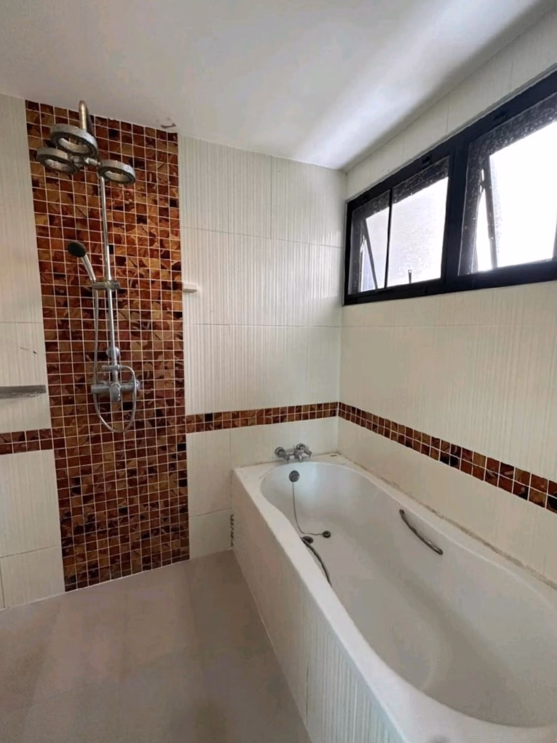 27 Bed Commercial for Rent in Watthana - Image 16