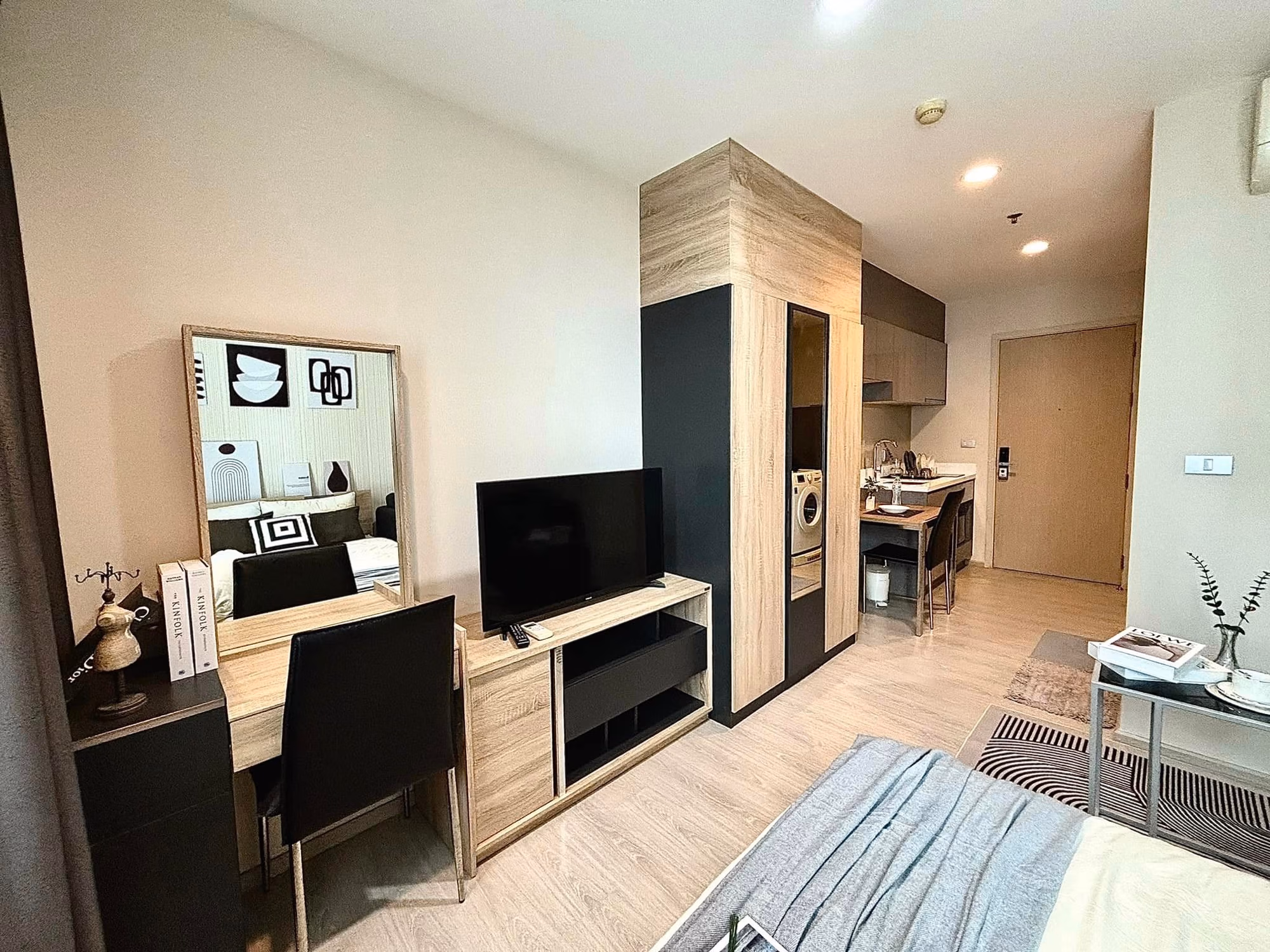 1 Bed Condo for Sale  Near Phra Ram 9 MRT - Image 2