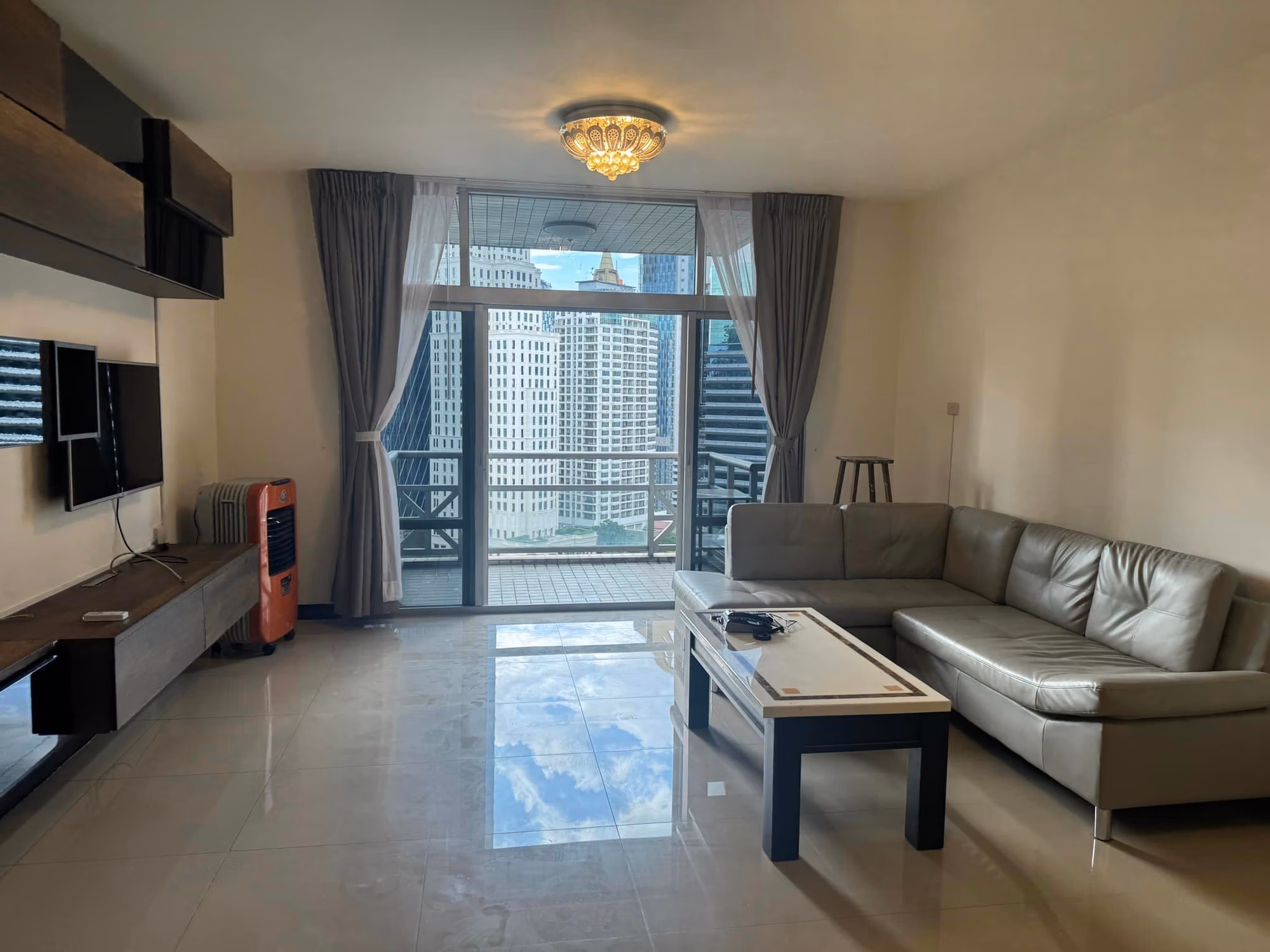 2 Bed Condo for Rent in Pathum Wan - Image 1