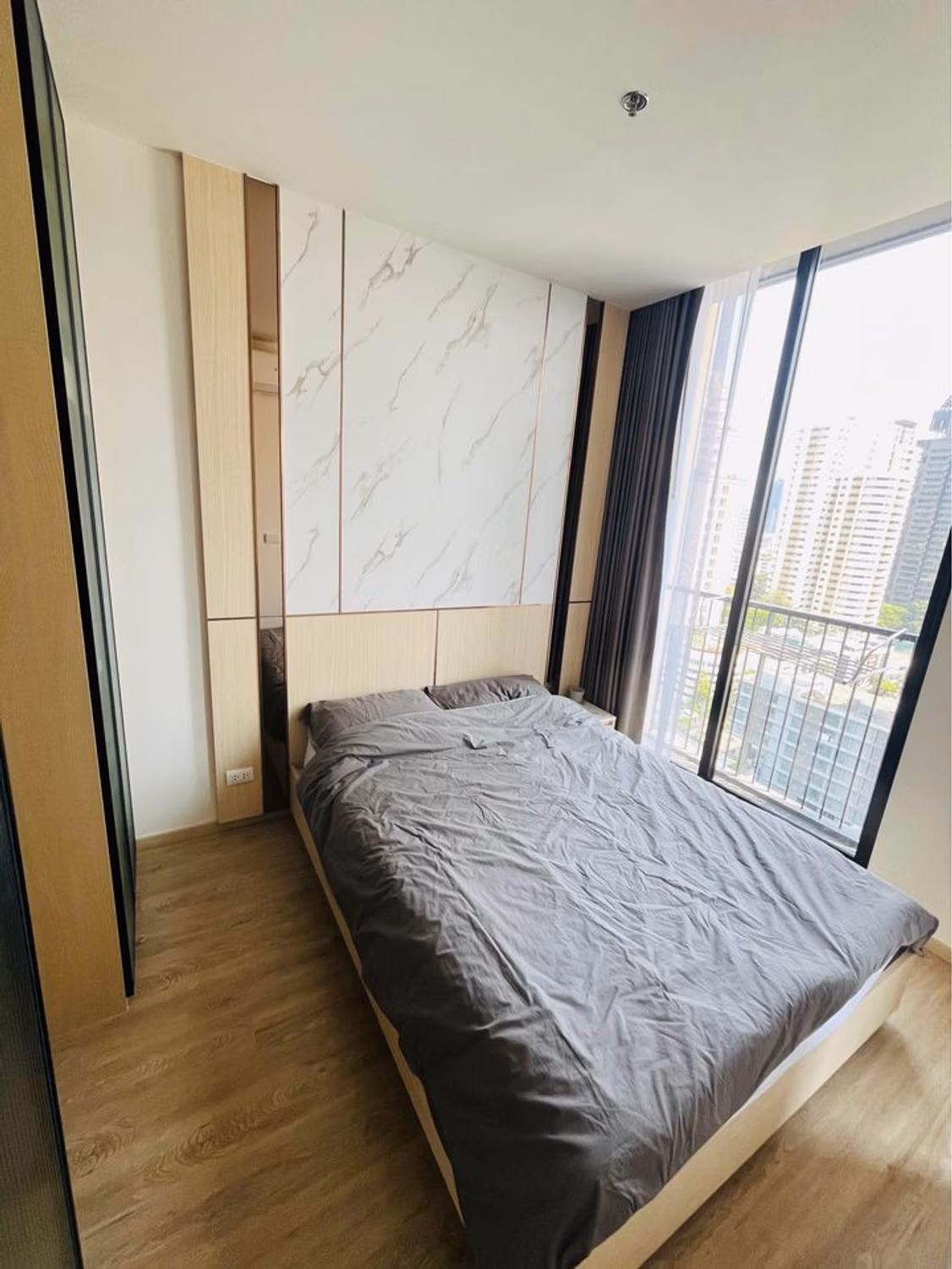 Condo for Rent at Noble State 39 - Image 13