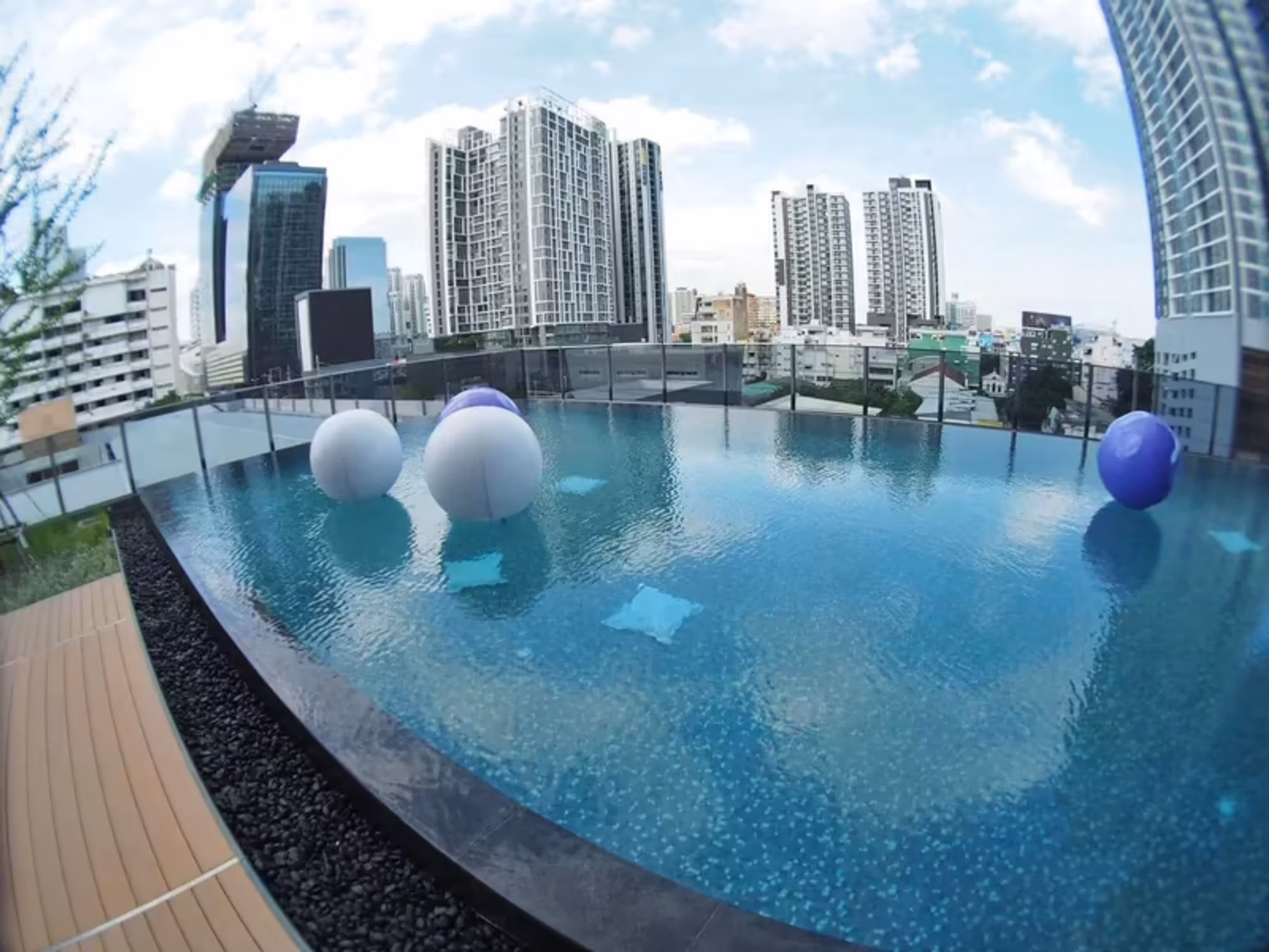 Condo - Image 11