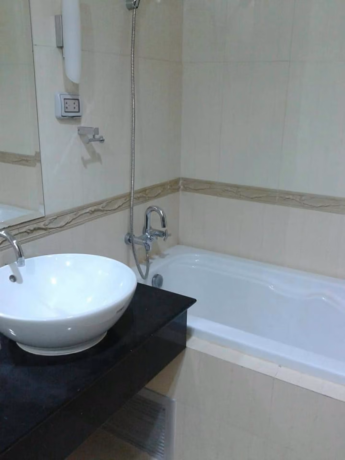1 Bed Condo for Rent in Ratchathewi - Image 5