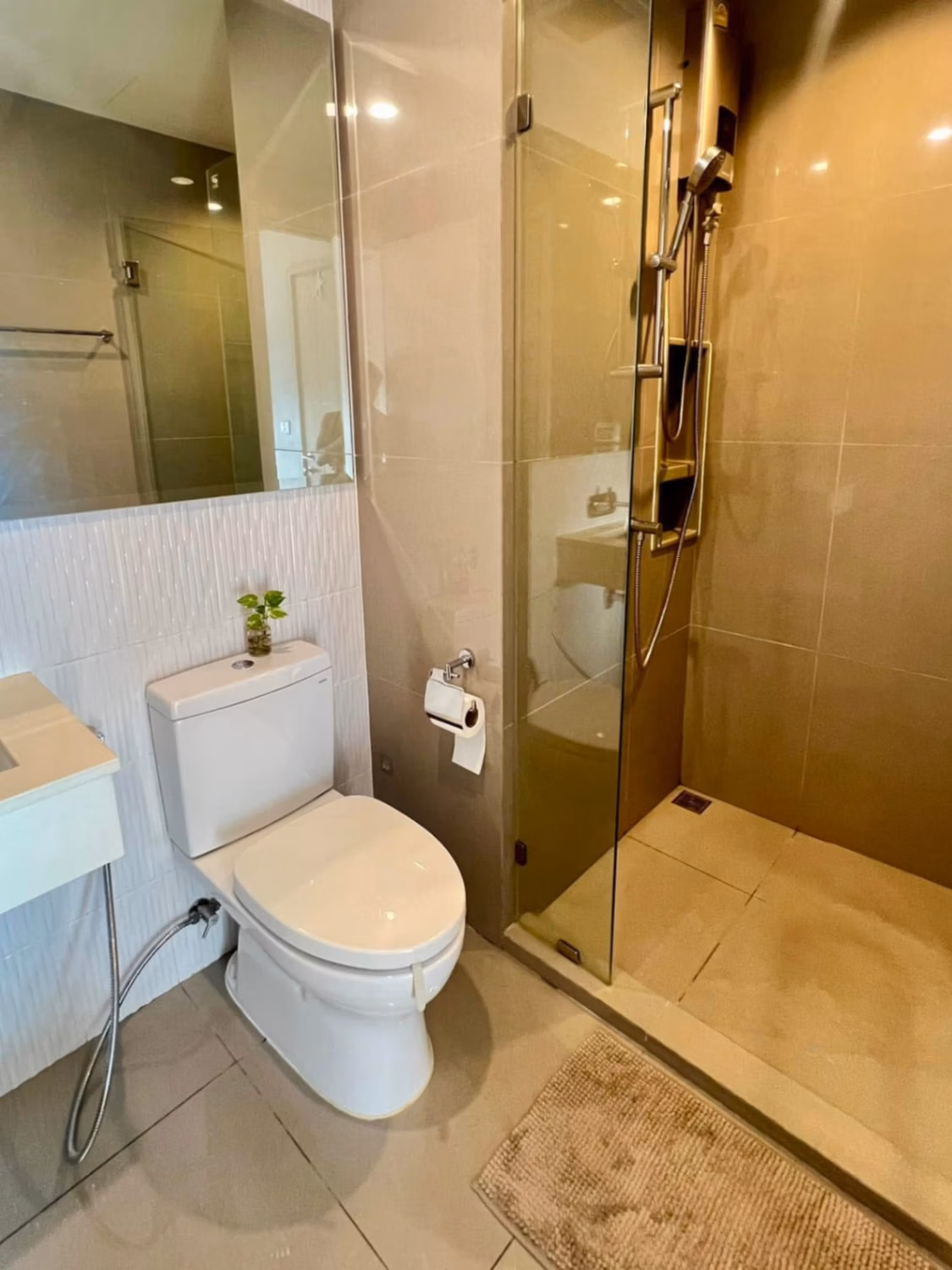 2 Bed Condo for Sale in Khlong Toei - Image 7