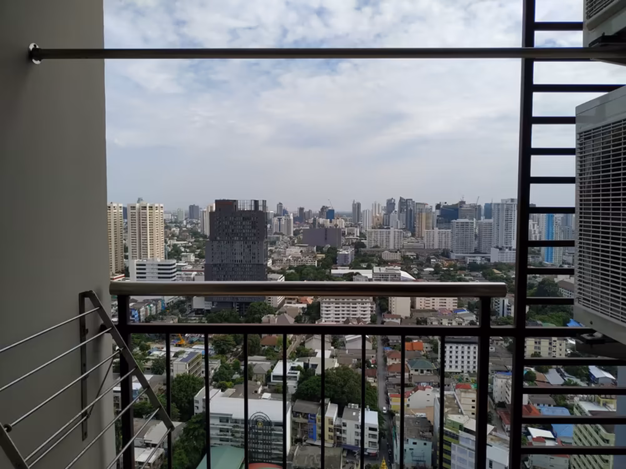 Condo for Sale at Supalai Park Ekkamai - Thonglor - Image 2