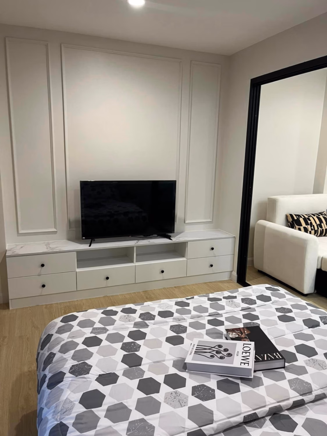 1 Bed Condo for Rent in Khlong Toei - Image 2