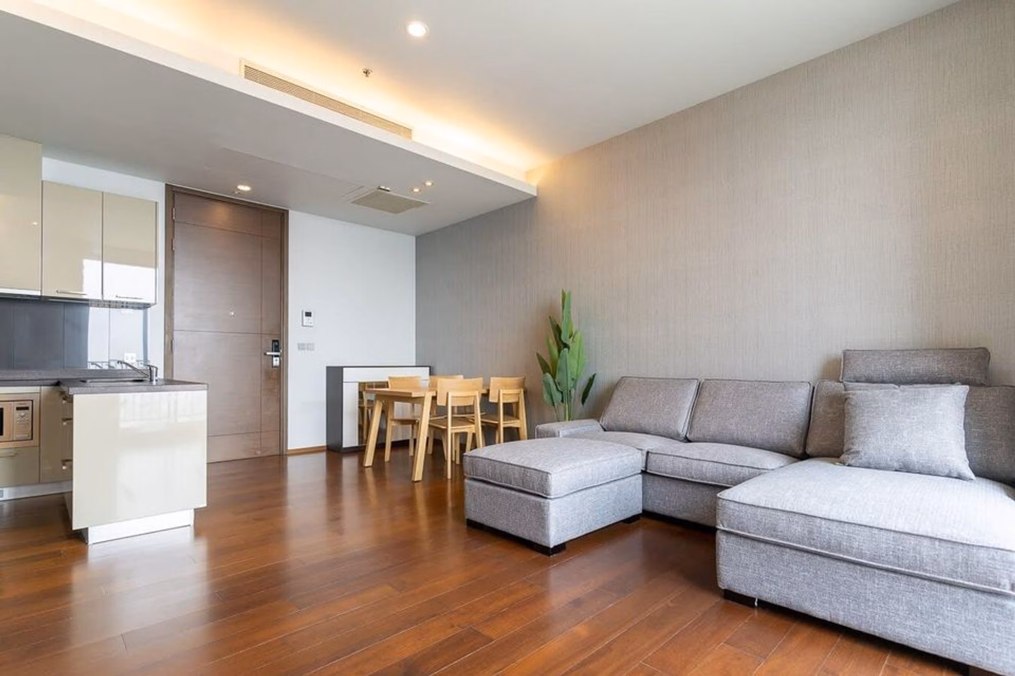 Condo - Image 2