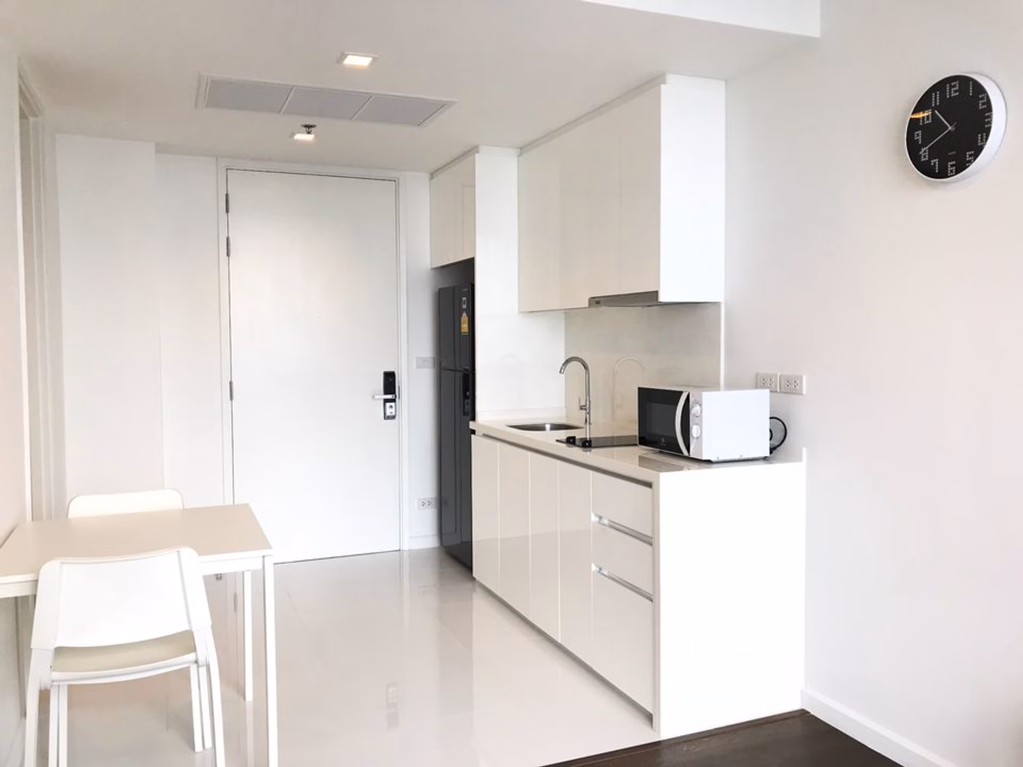 1 Bed Condo for Rent and Sale in Sathon - Image 3