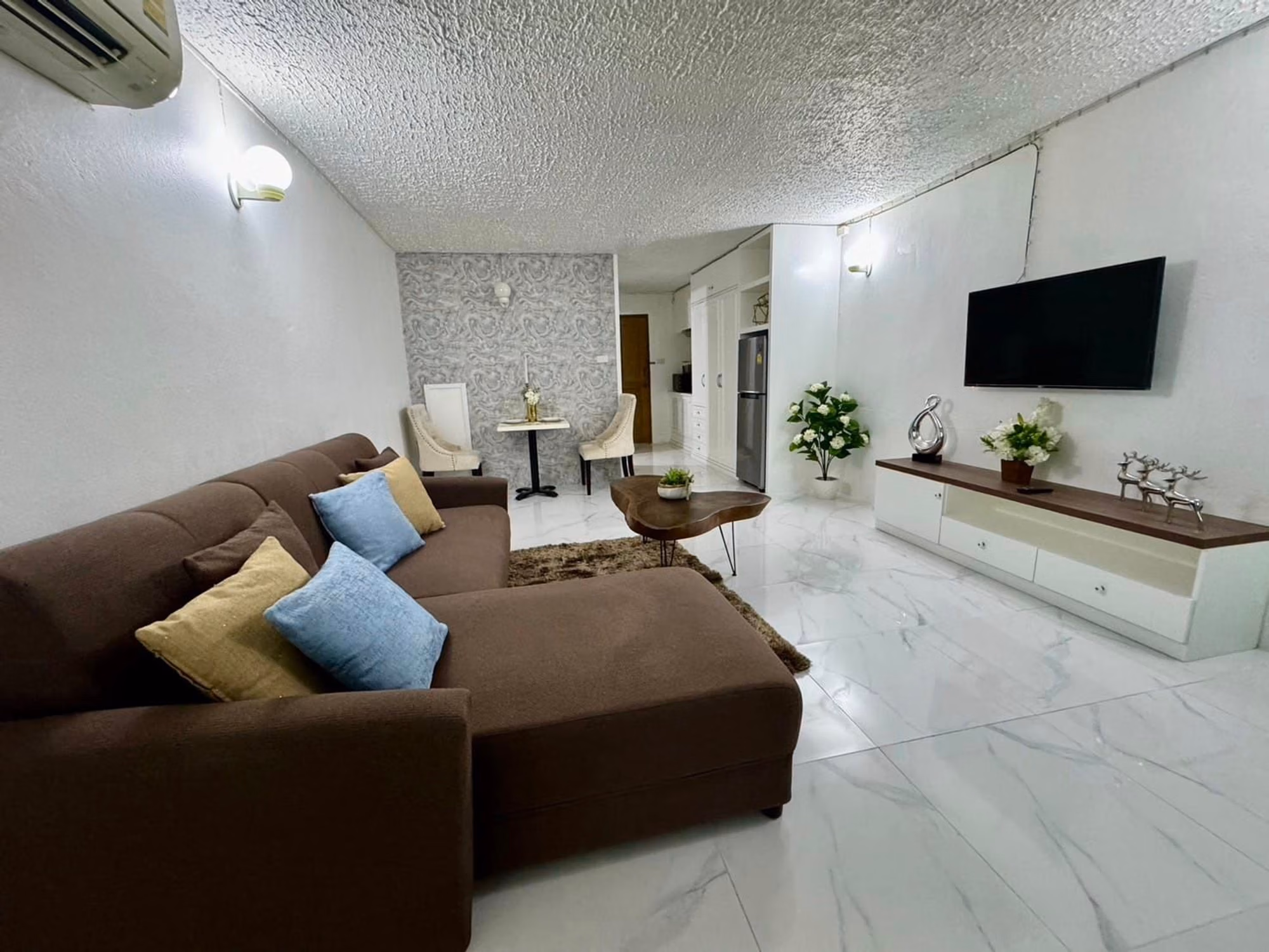 Condo - Image 10