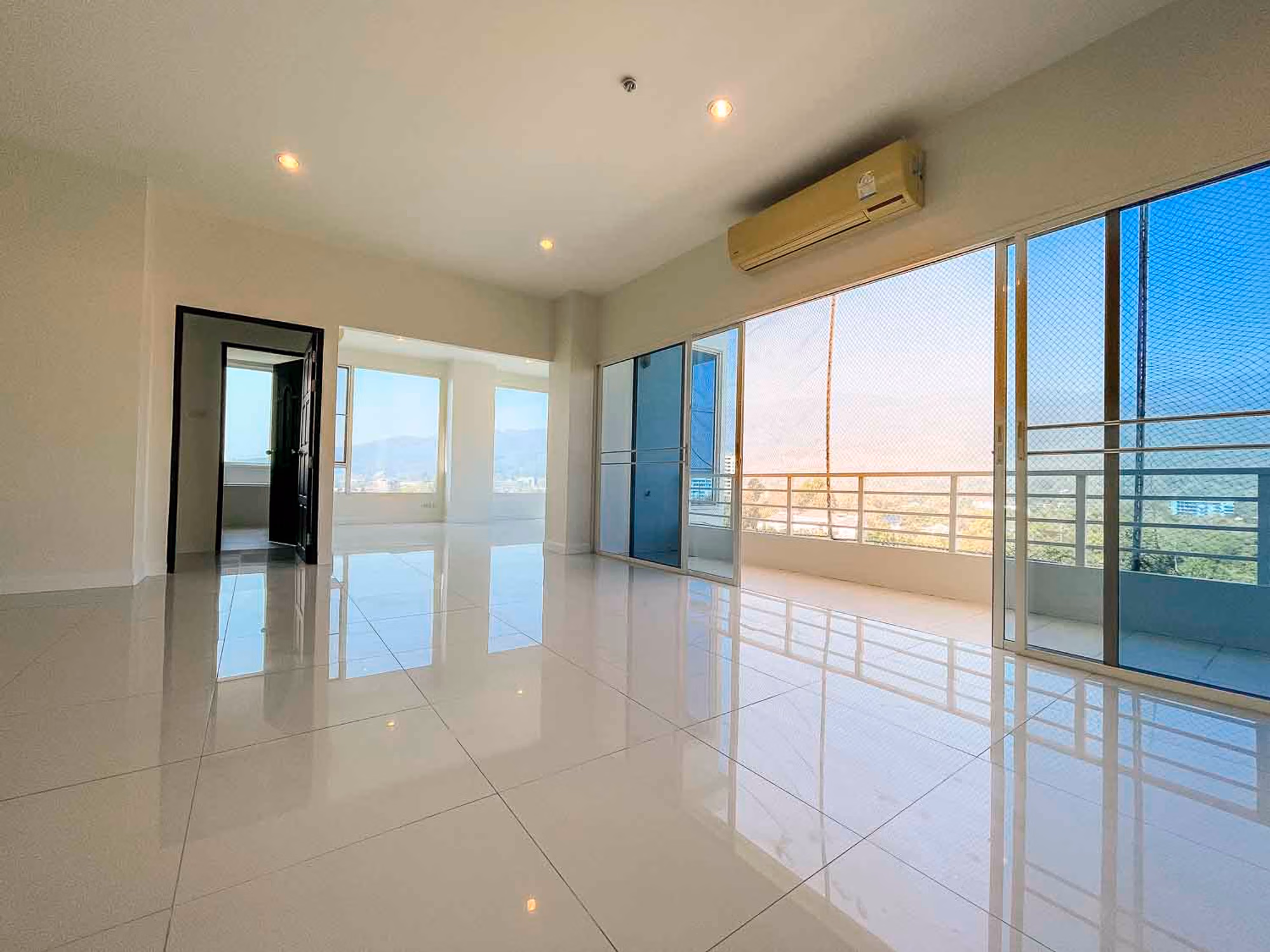 Unfurnished 4 Bed Condo w. Stunning Mountain View for Sale - Image 2