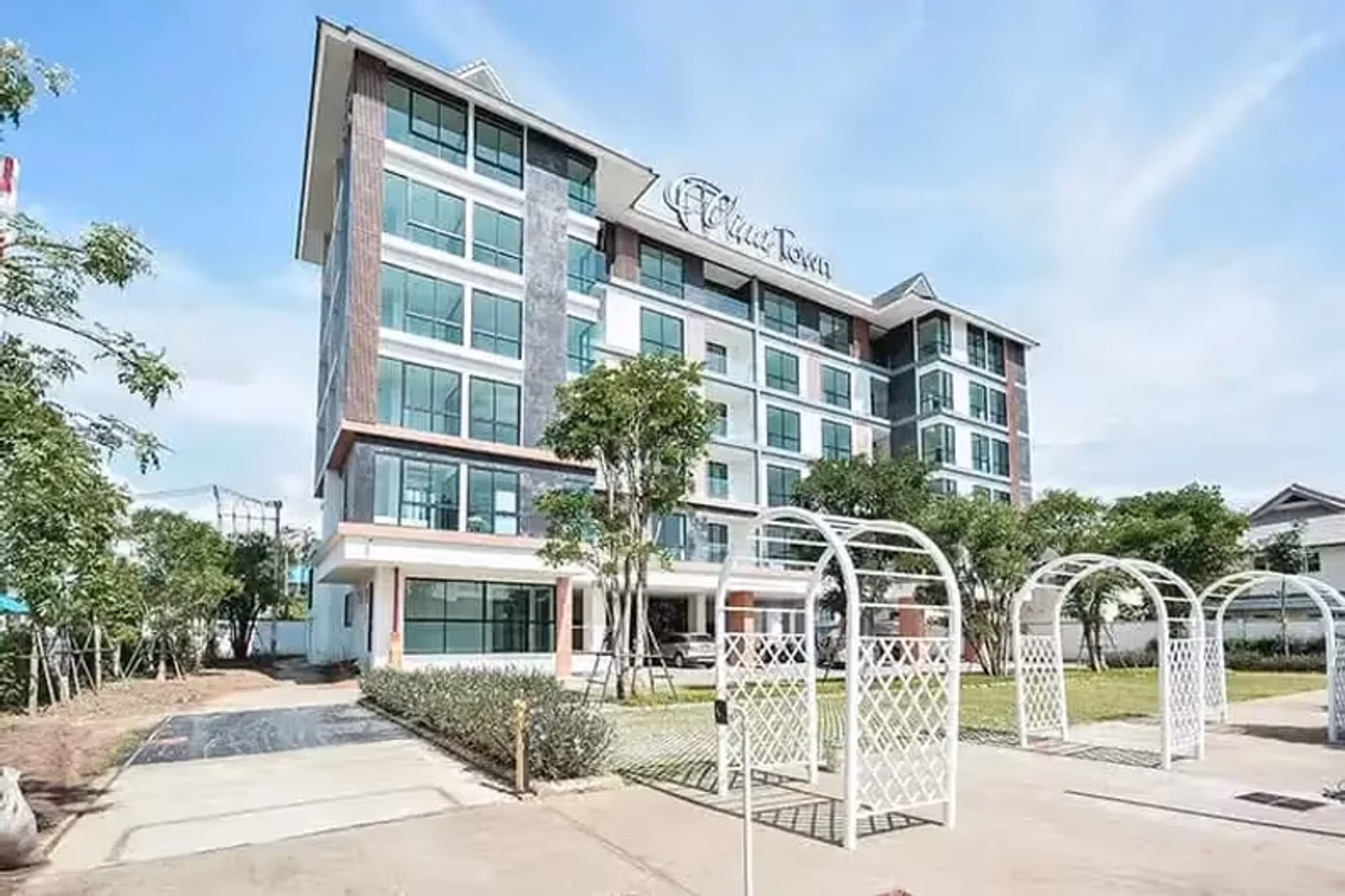 1 Bedroom Condo - Image 3