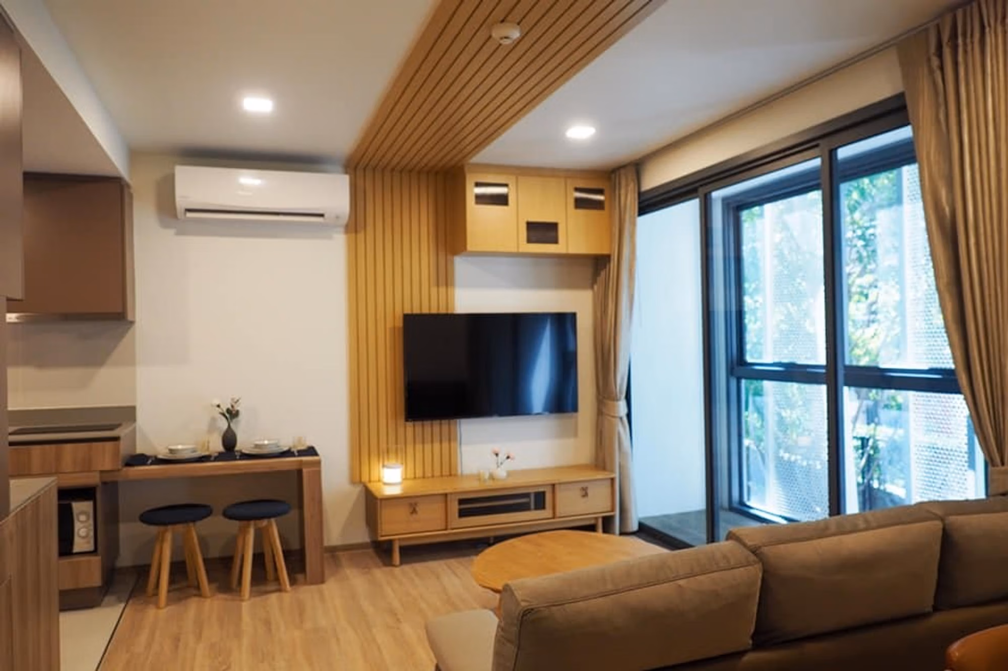 Taka Haus Ekkamai 12 - Image 1