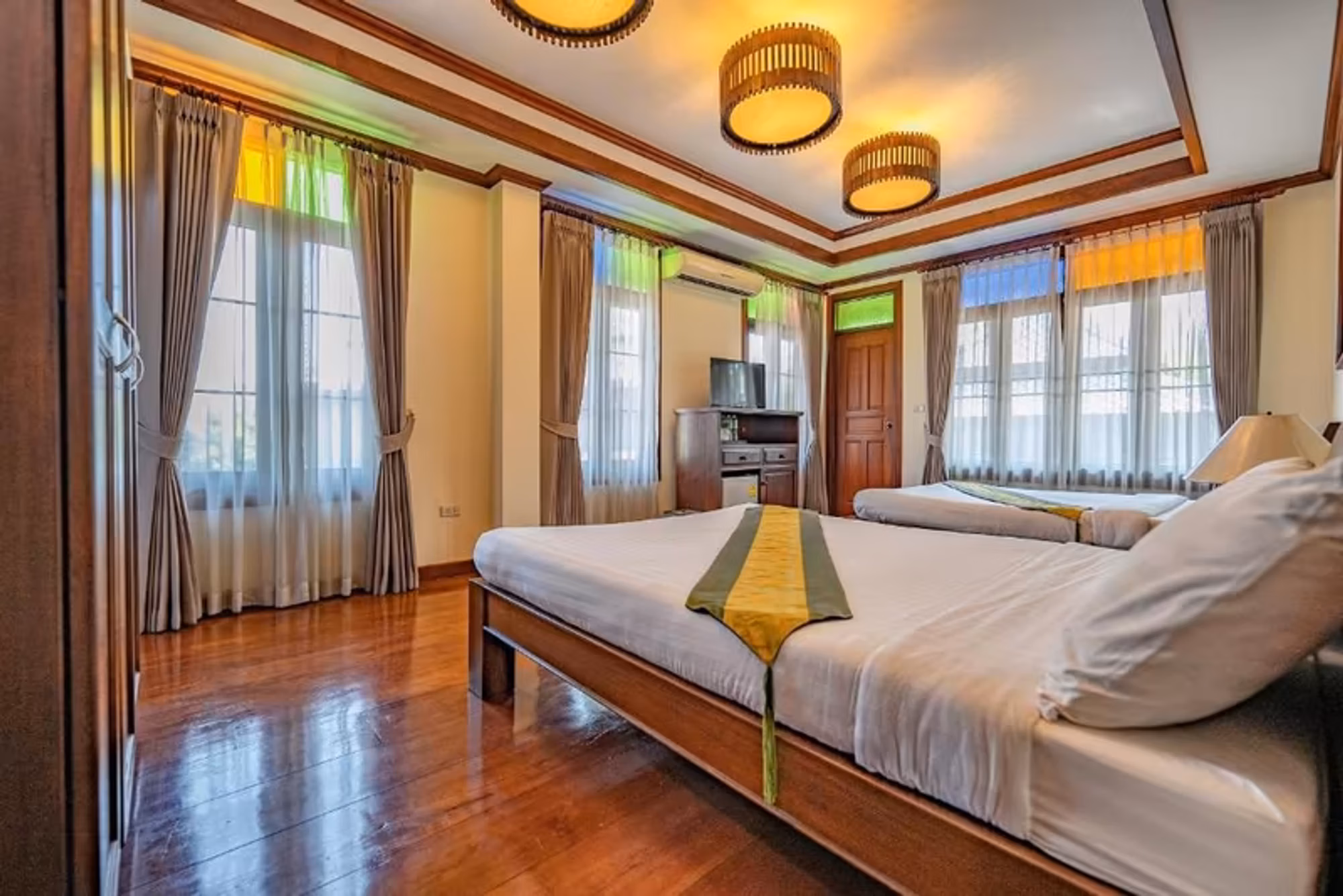 25 Bedroom Commercial - Image 20