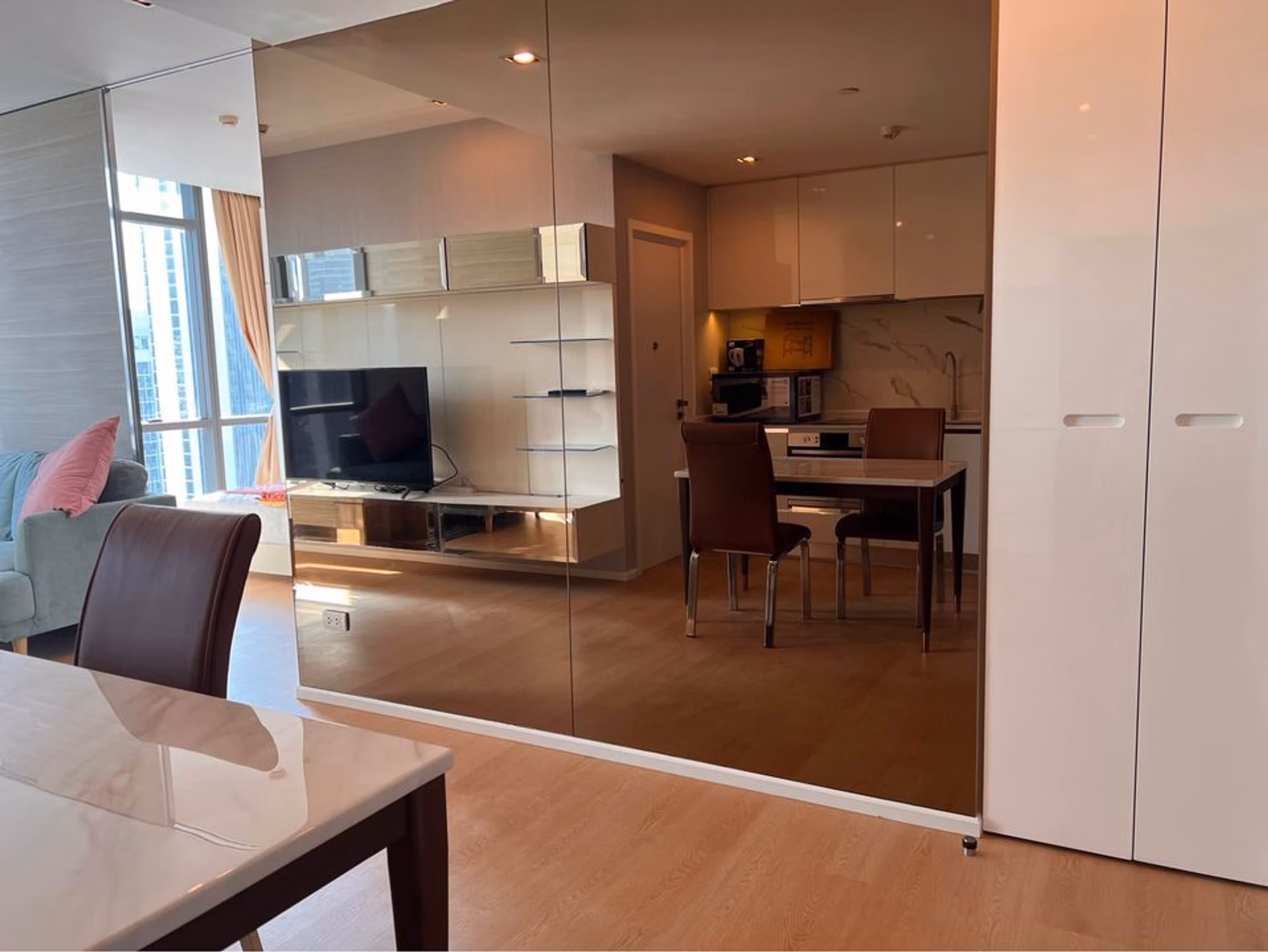 Condo for Rent at The Room Sukhumvit 21 - Image 11