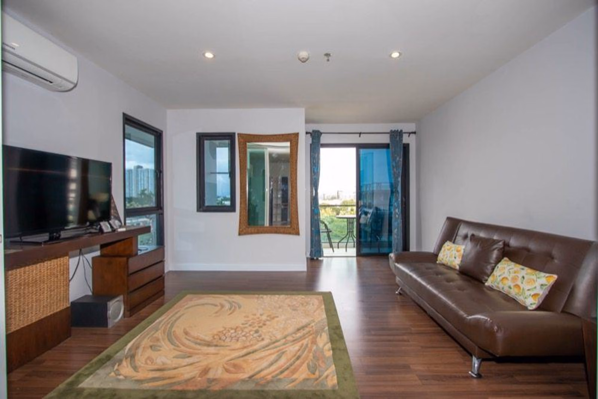 1 Bedroom Condo - Image 1