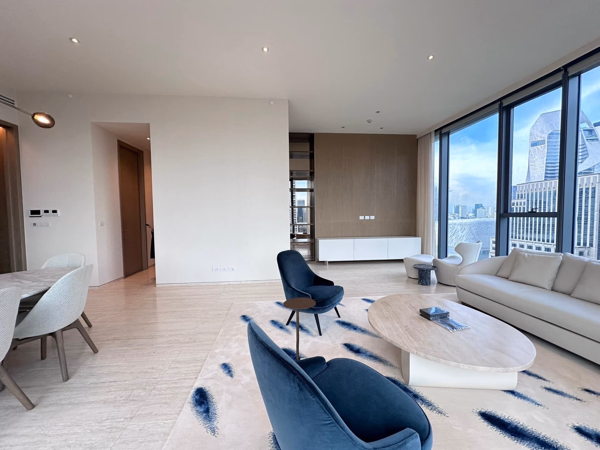 2 Bed Condo for Rent in Pathum Wan - Image 6